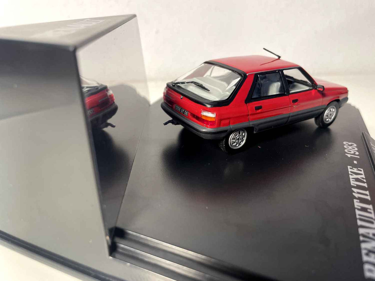 Renault 11 TXE rossa del 1983 (cofanetto rettangolare)