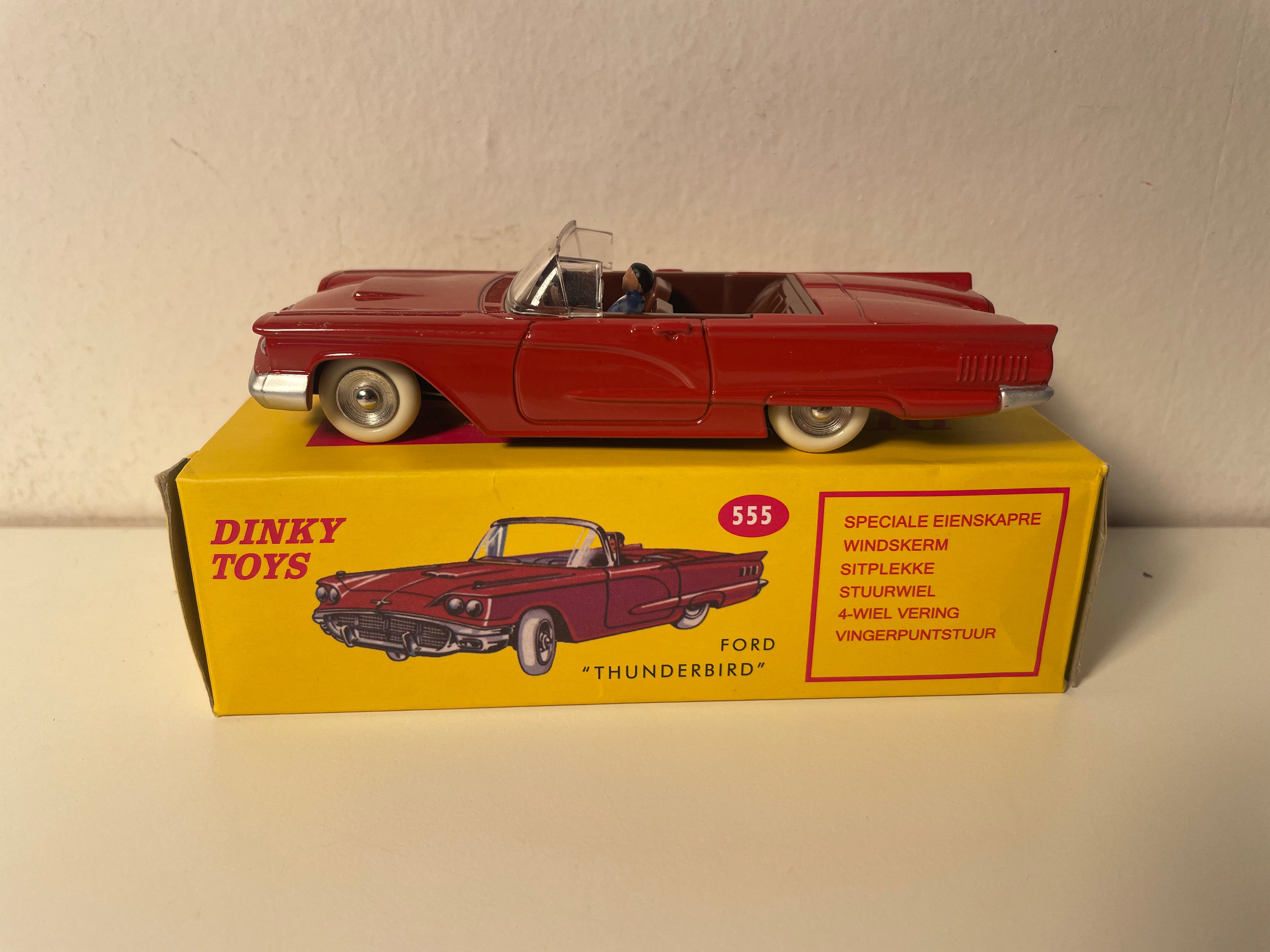 Ford Thunderbird cabriolet rojo oscuro Dinky-Toys (ediciones Atlas) - N°555
