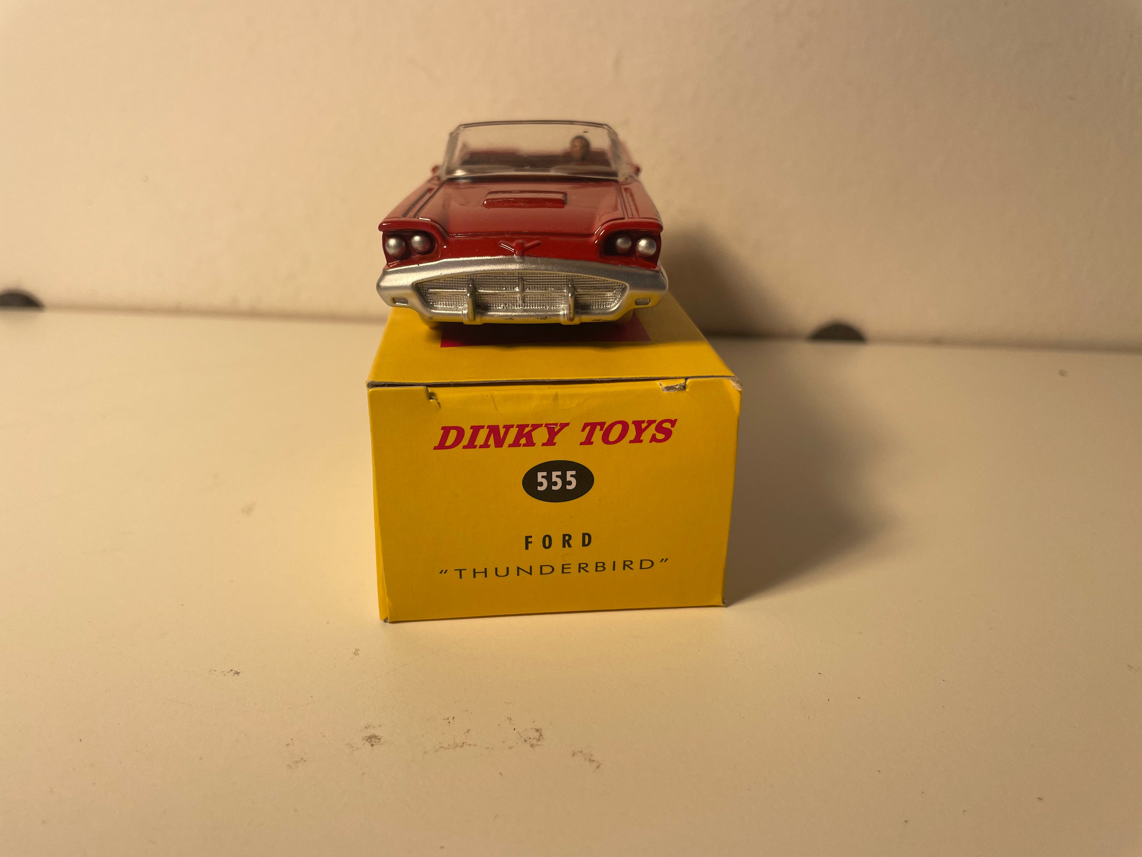 Ford Thunderbird cabriolet rojo oscuro Dinky-Toys (ediciones Atlas) - N°555