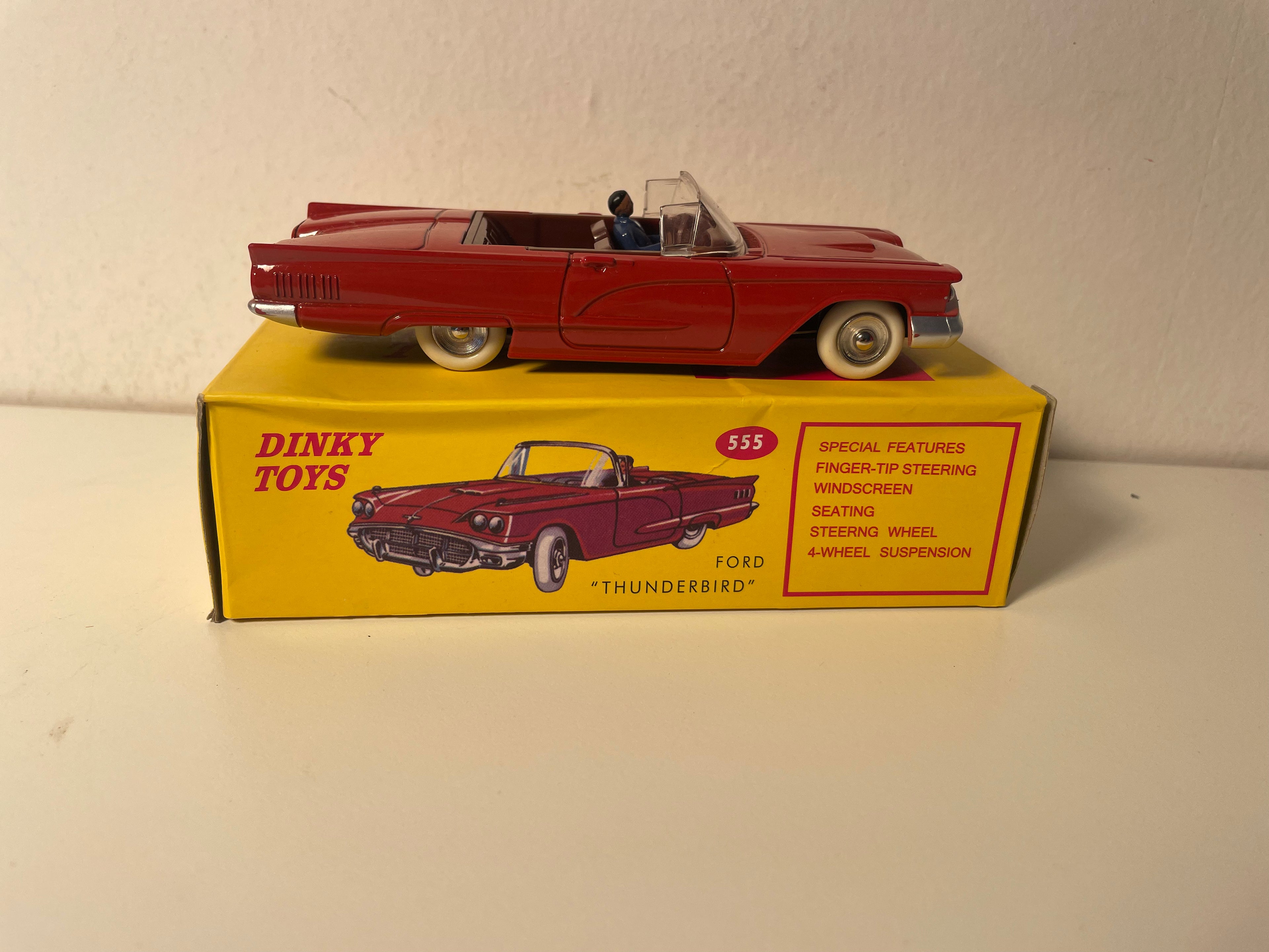 Ford Thunderbird cabriolet rojo oscuro Dinky-Toys (ediciones Atlas) - N°555