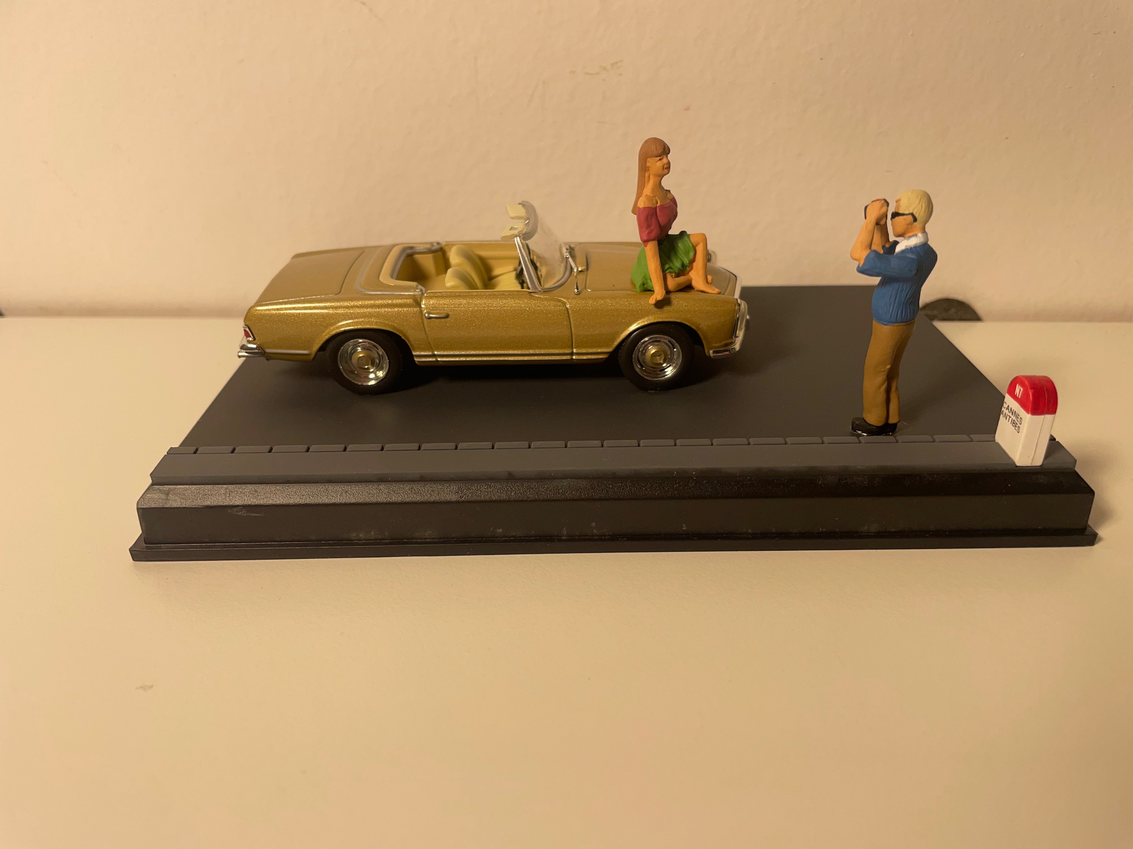 Mercedes 280 SL brong - La Nationale 7 - d'schwaarz Strooss