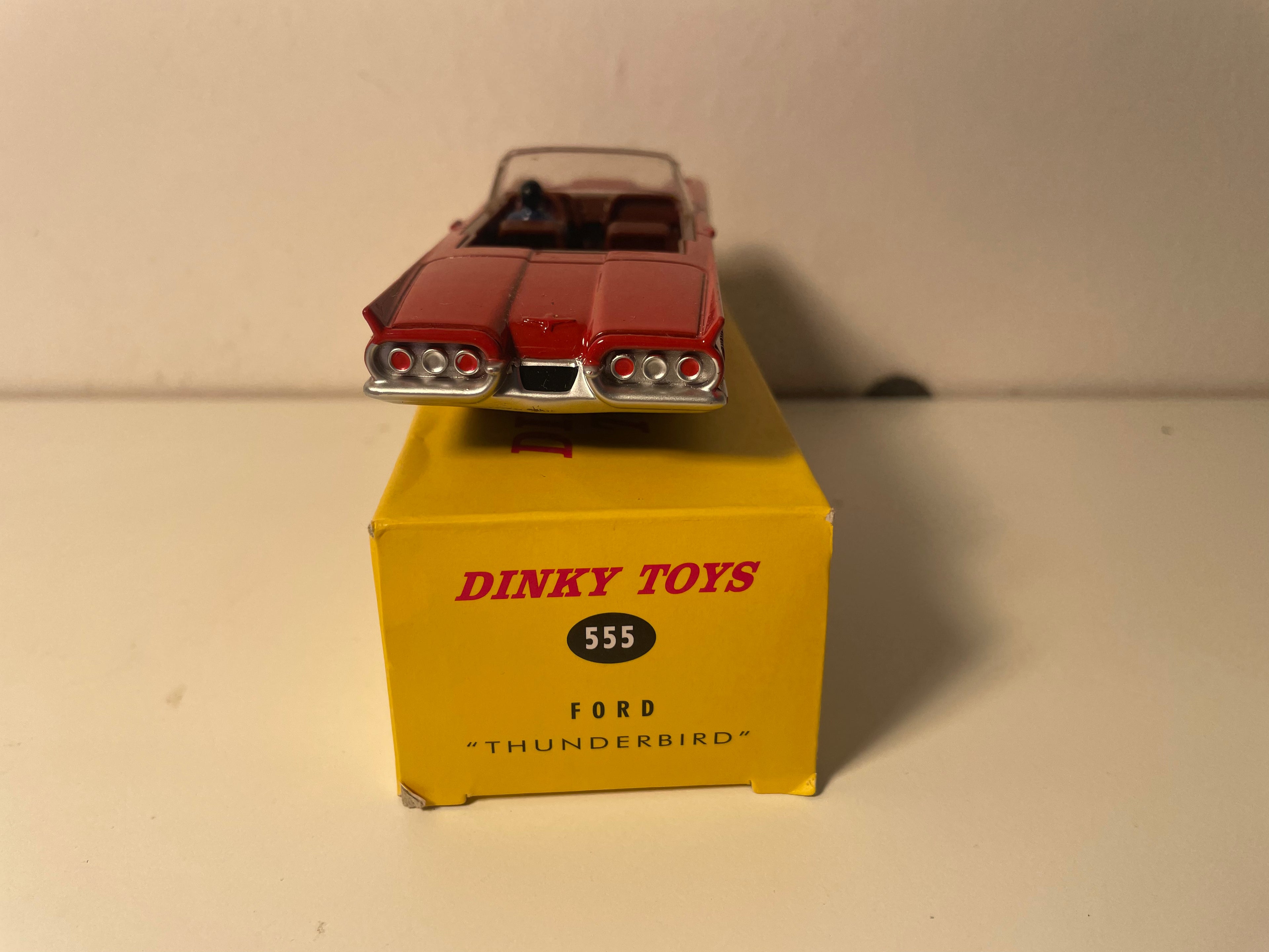 Ford Thunderbird cabriolet rojo oscuro Dinky-Toys (ediciones Atlas) - N°555