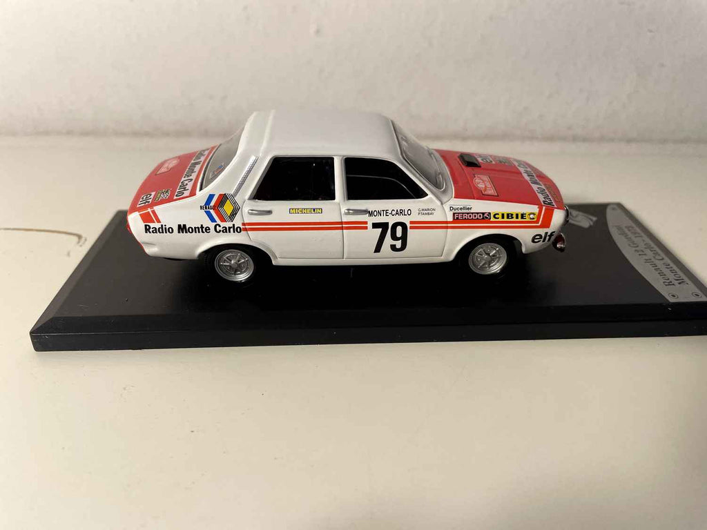Renault 12 Gordini w białym i pomarańczowo-czerwonym kolorze numer 78 (Rallye de Monté-Carlo 1973)