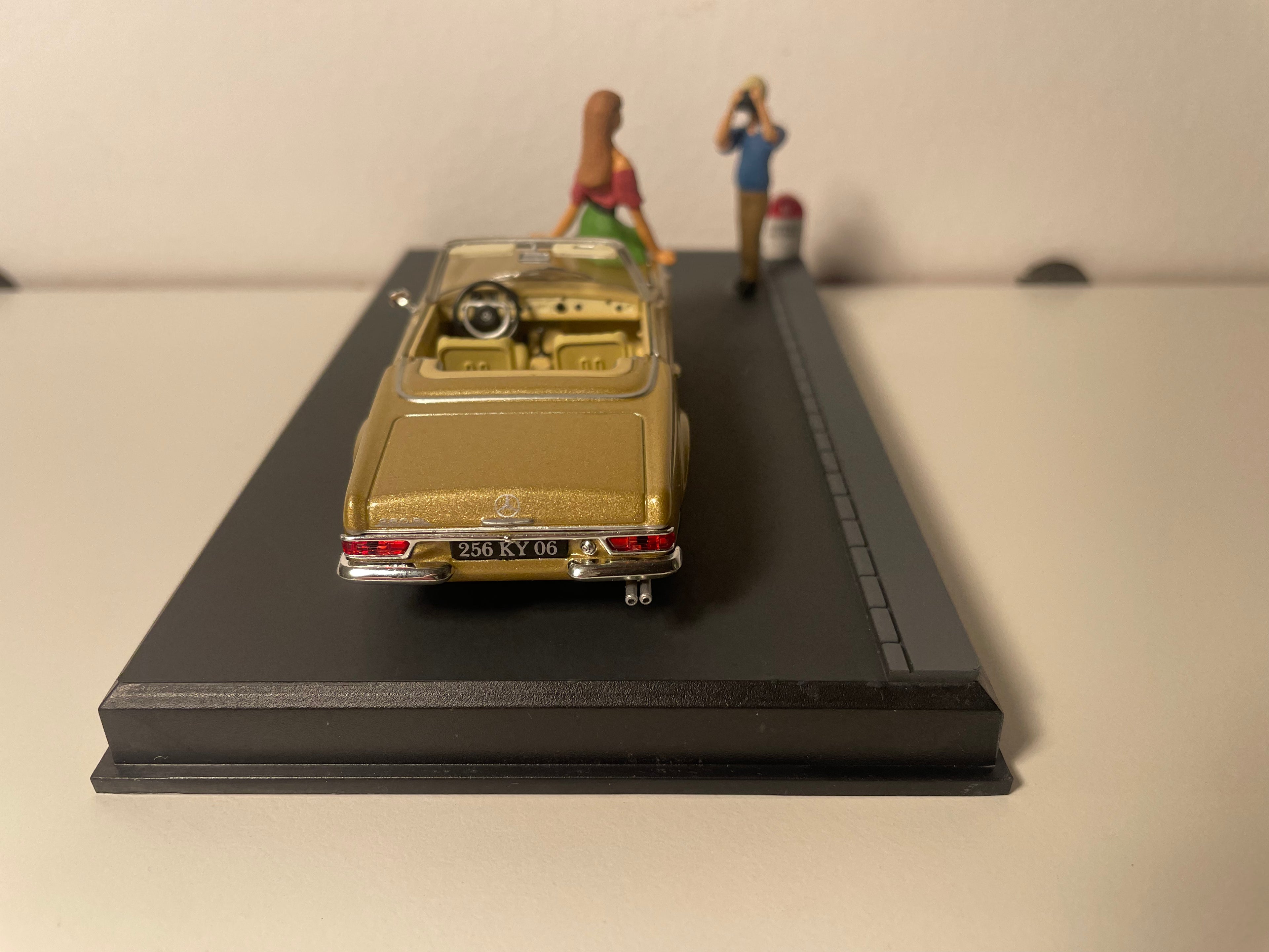 Mercedes 280 SL brong - La Nationale 7 - d'schwaarz Strooss