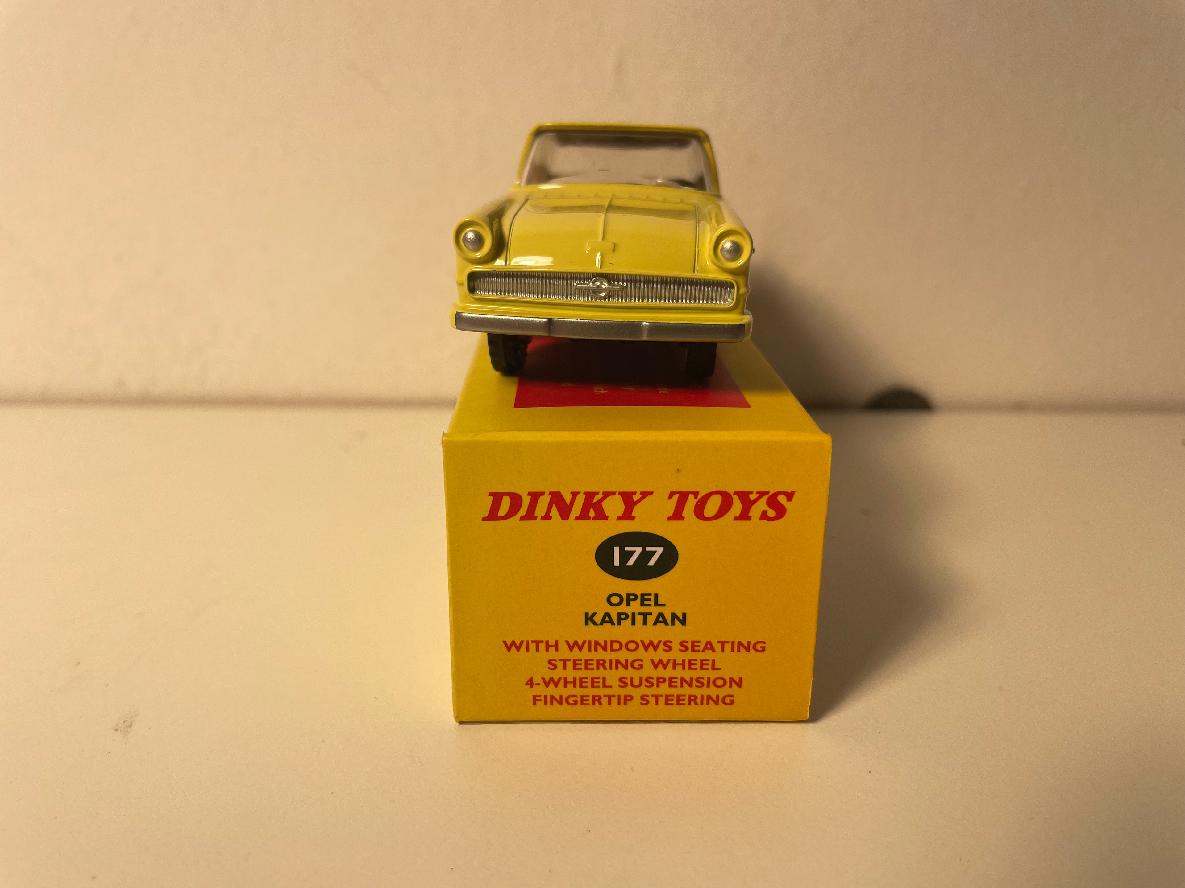 Opel Kapitan giel Dinky-Toys (Ausschnëss Atlas) - N°177