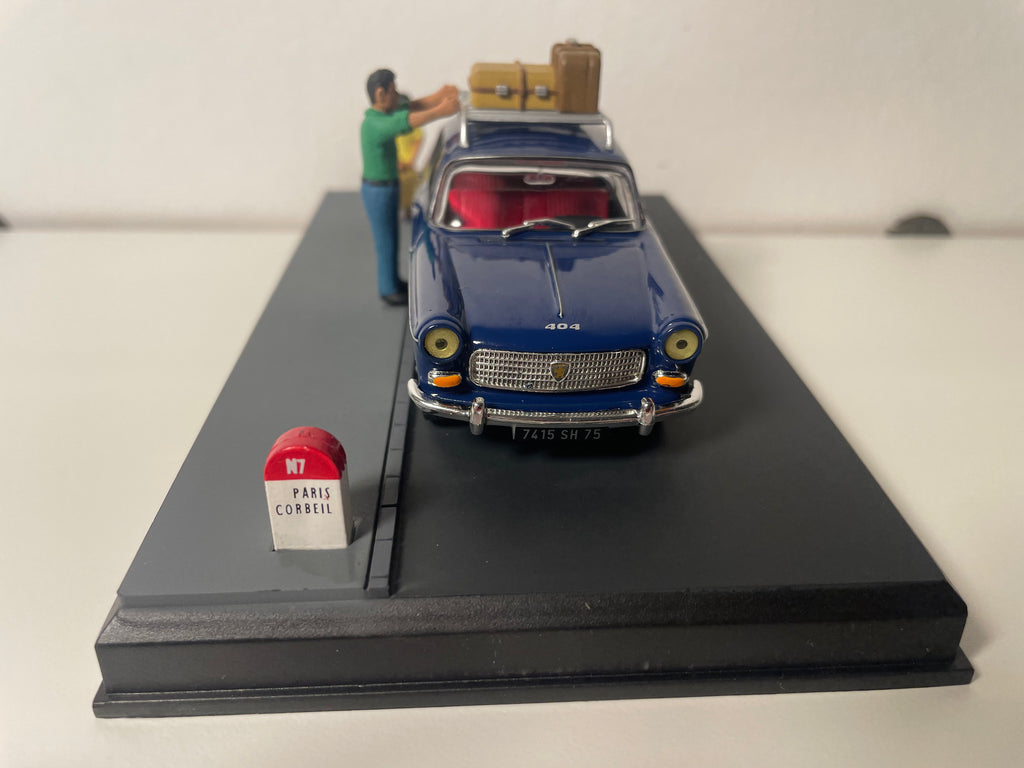 Peugeot 404 blu - La Nazionale 7 - la strada blu