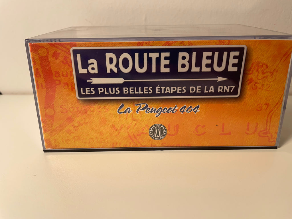 Peugeot 404 blu - La Nazionale 7 - la strada blu