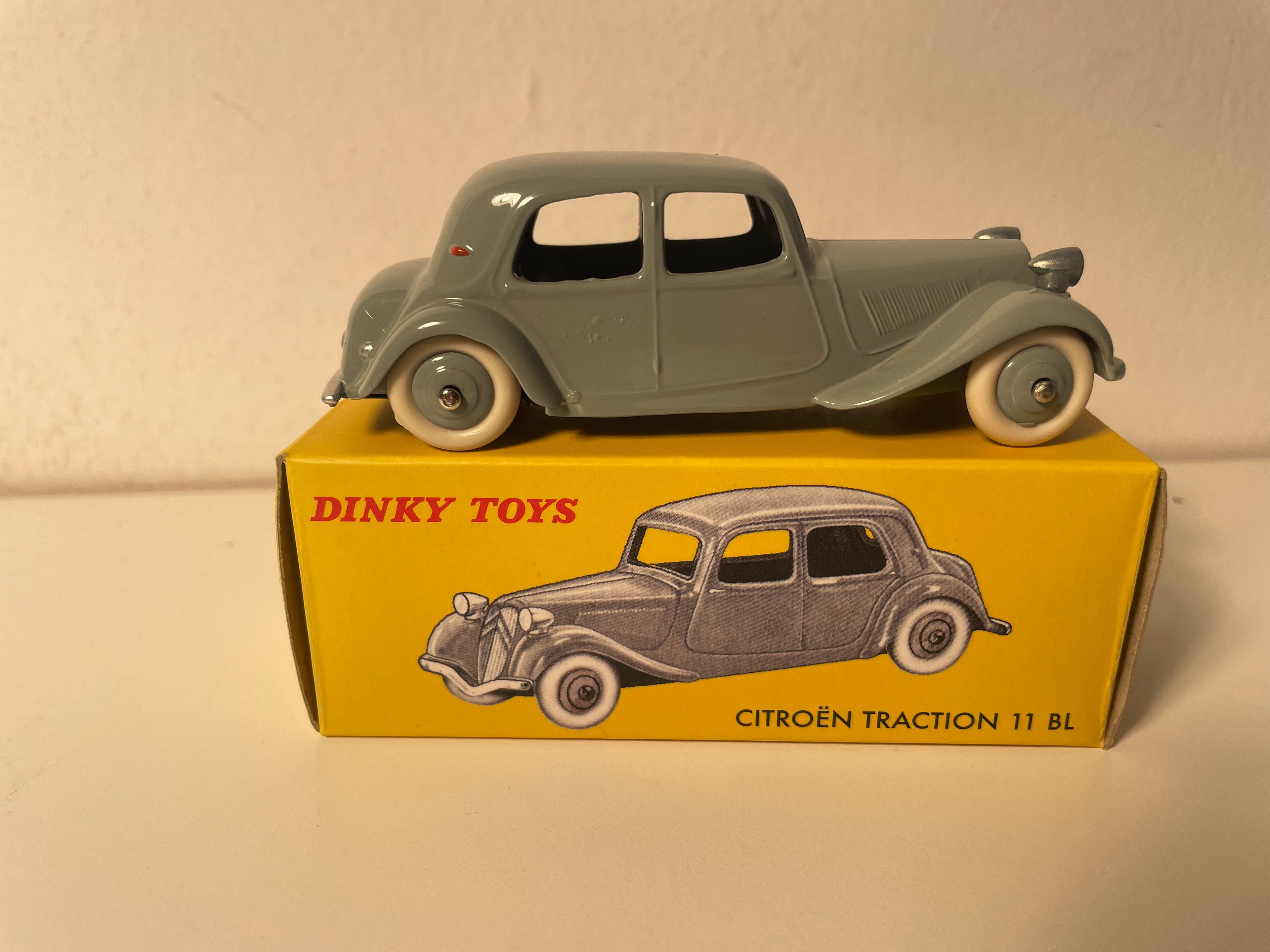 Citroën traction grise Dinky-Toys (Editioun Atlas) - N°24 N
