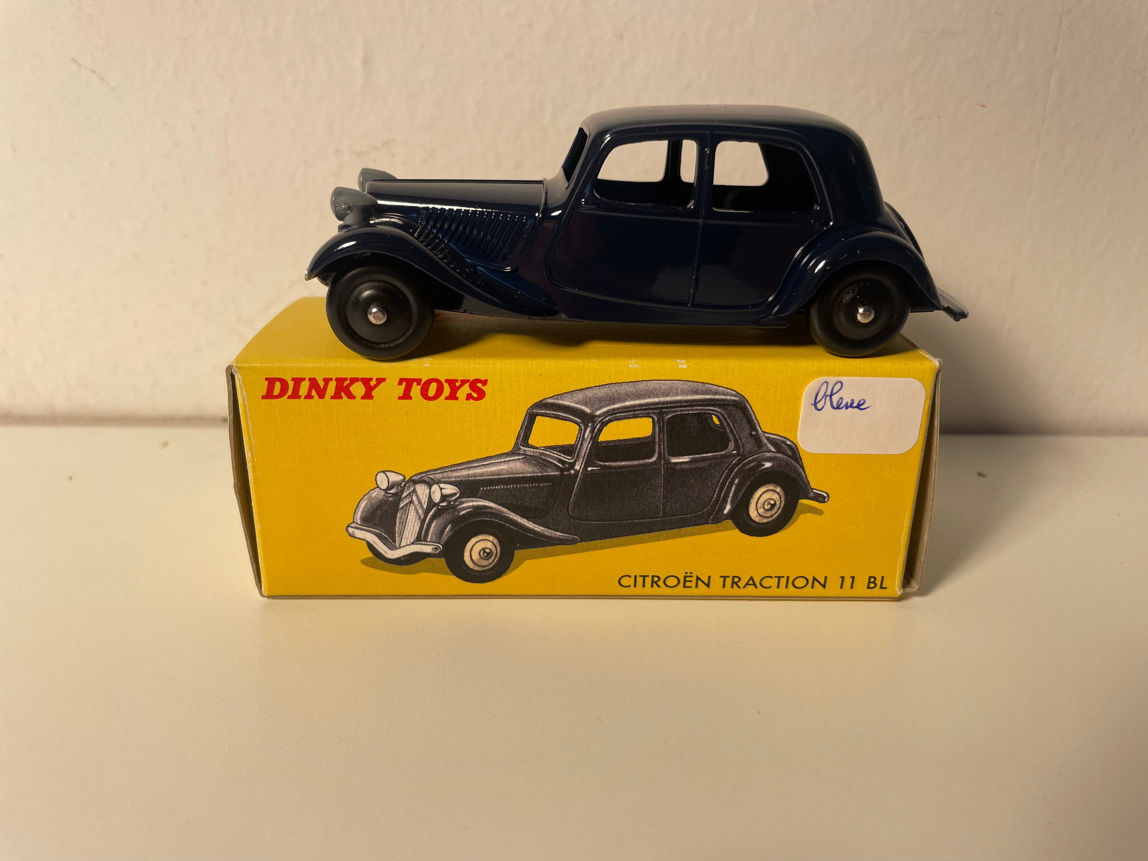 Citroën traction bleue foncée Dinky-Toys (Editiounen Atlas) - 24 N