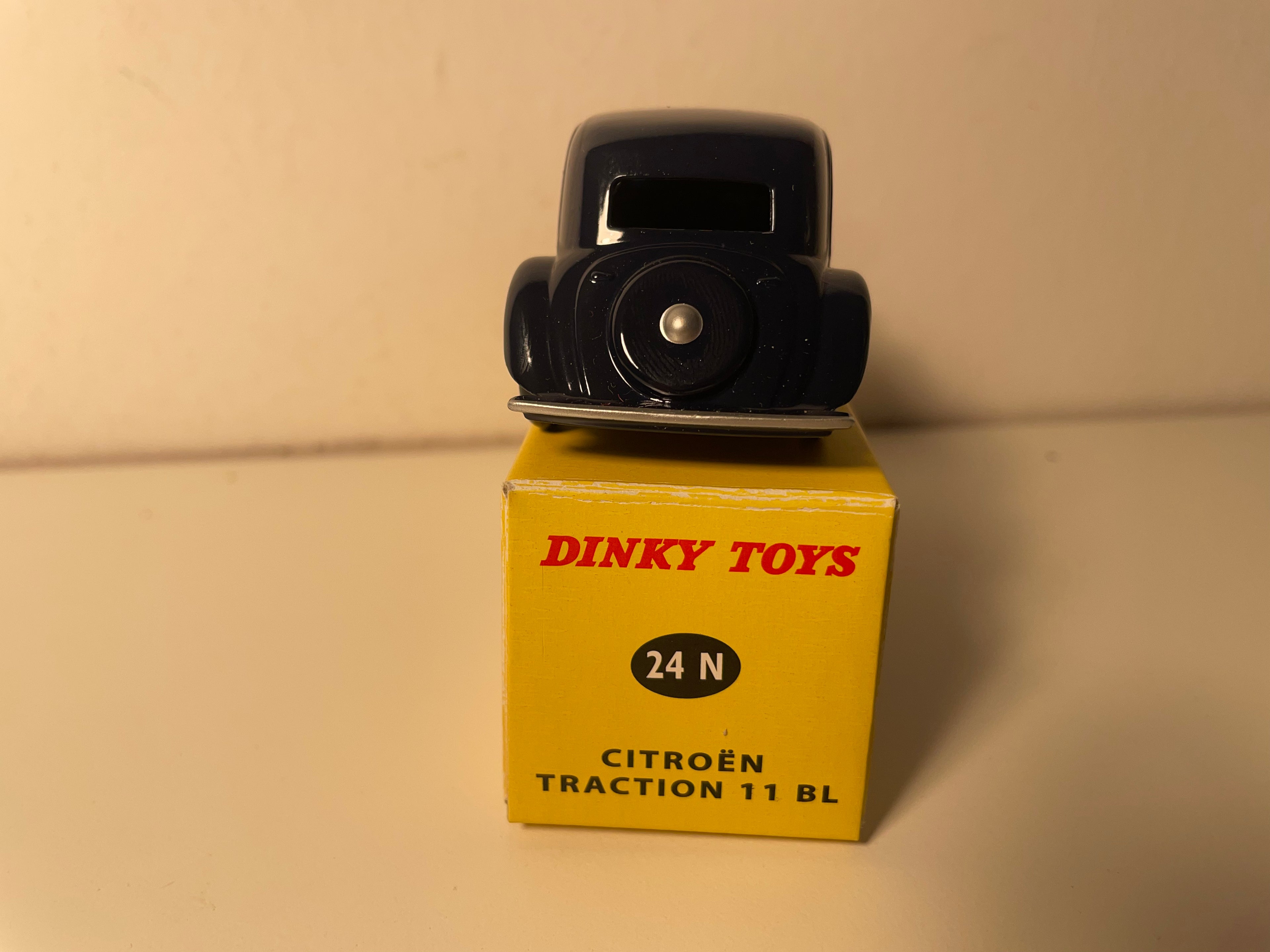 Citroën traction bleue foncée Dinky-Toys (Editiounen Atlas) - 24 N