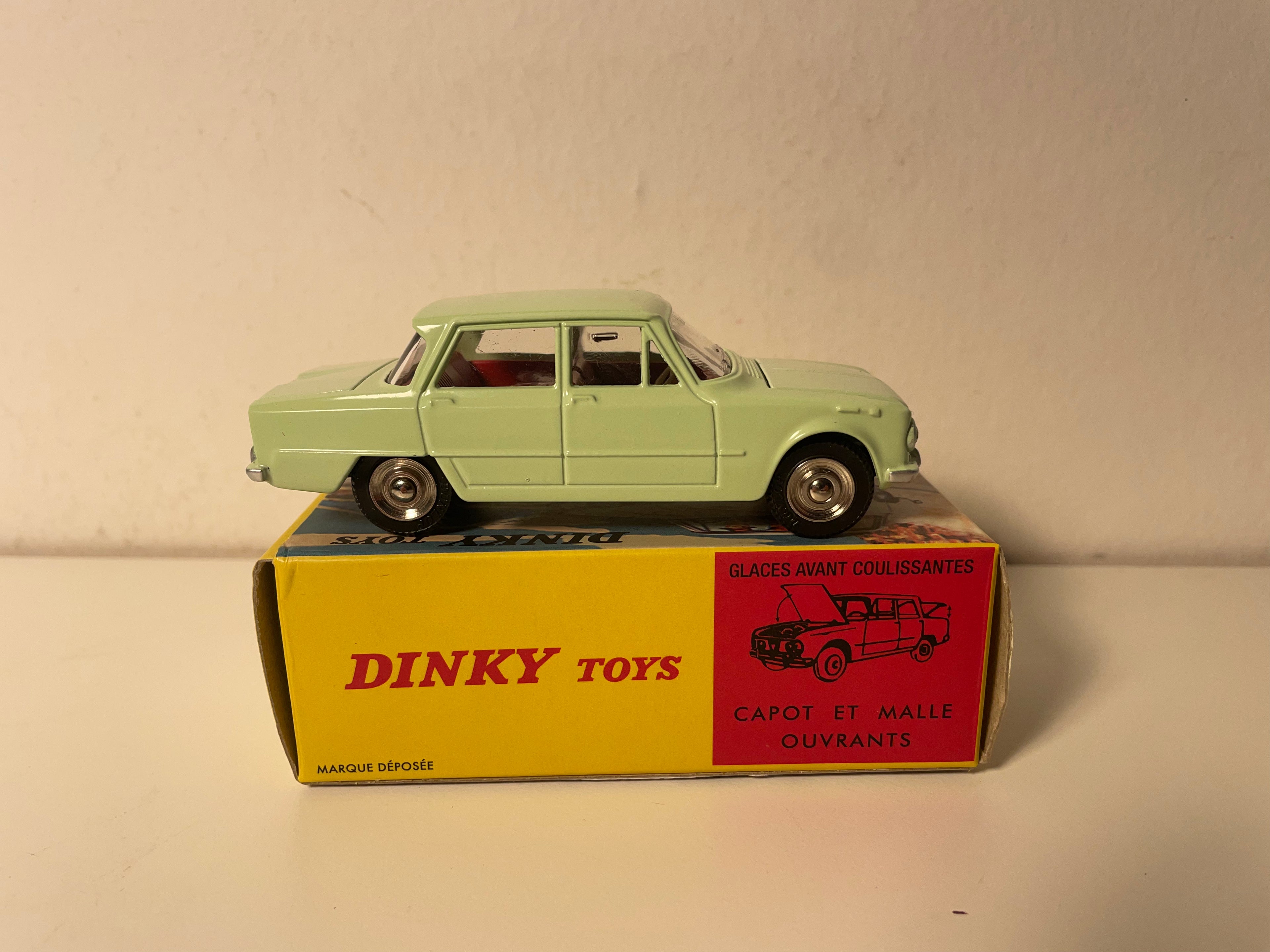 Alfa Roméo Giulia 1600 TI verte pâle Dinky-Toys (éditions Atlas) - N°514