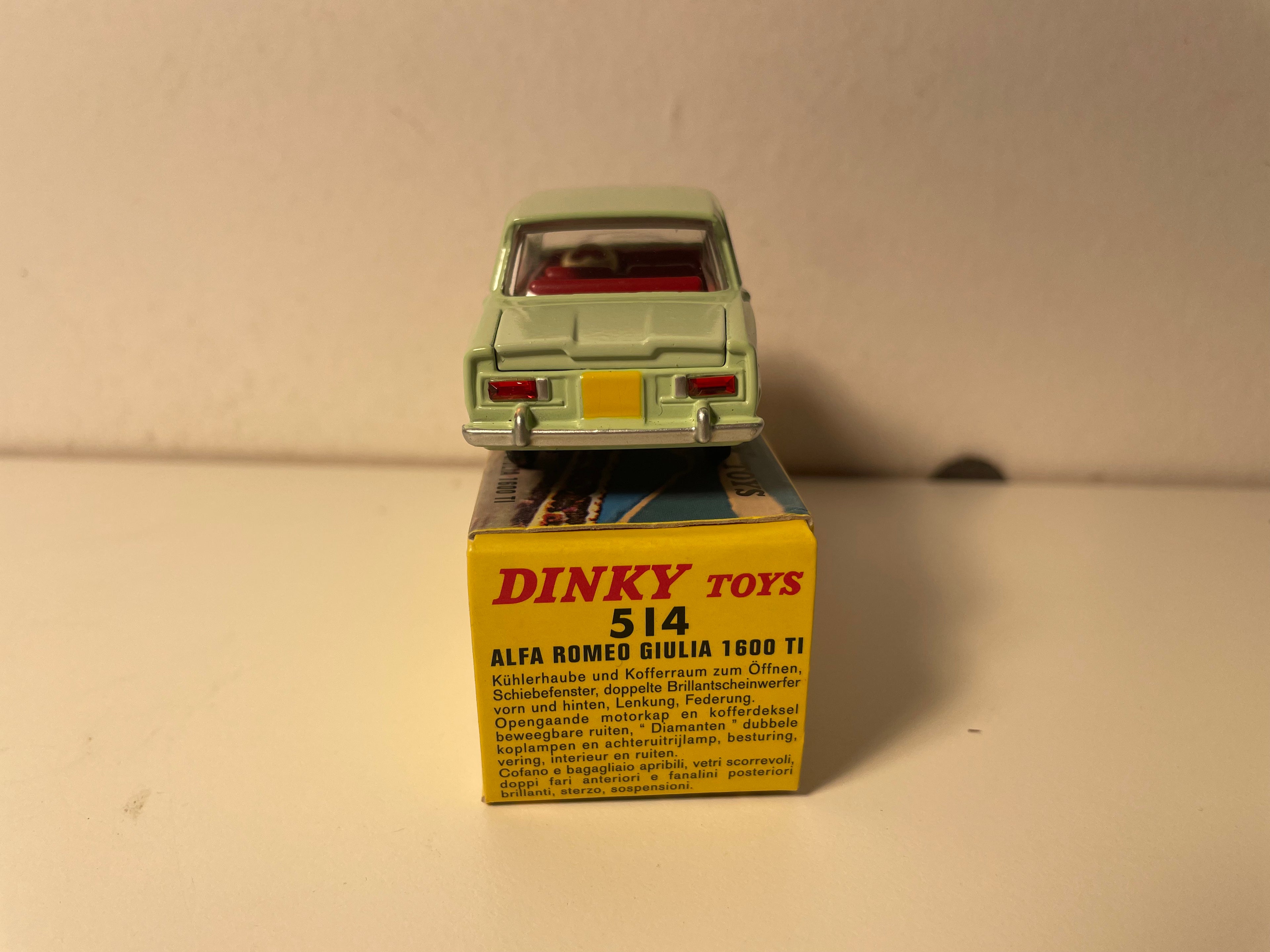 Alfa Roméo Giulia 1600 TI verte pâle Dinky-Toys (éditions Atlas) - N°514