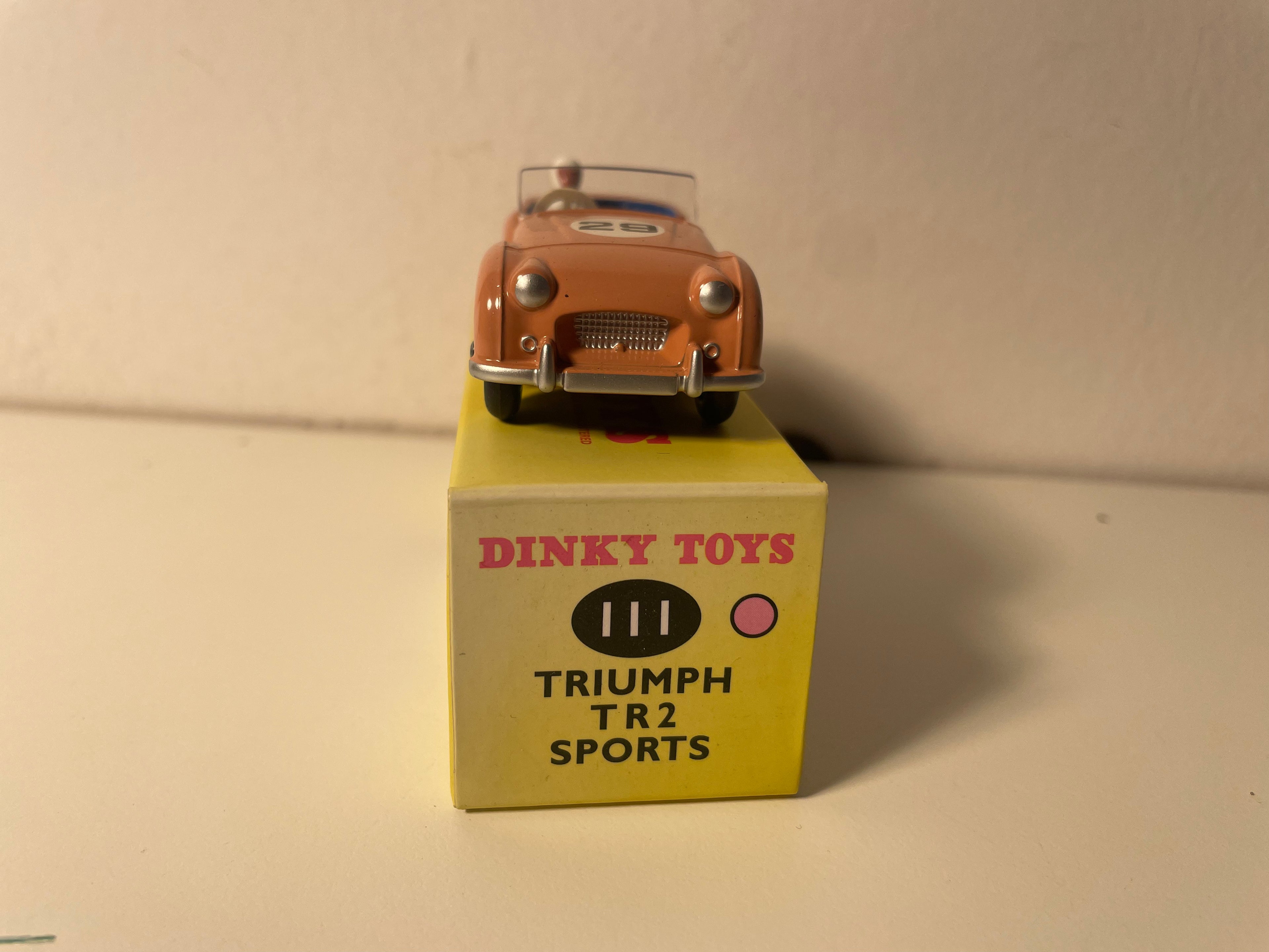 Triumph TR2 Sport in lachsfarben Nummer 23 Dinky-Toys (Atlas Editionen) - Nr. 111