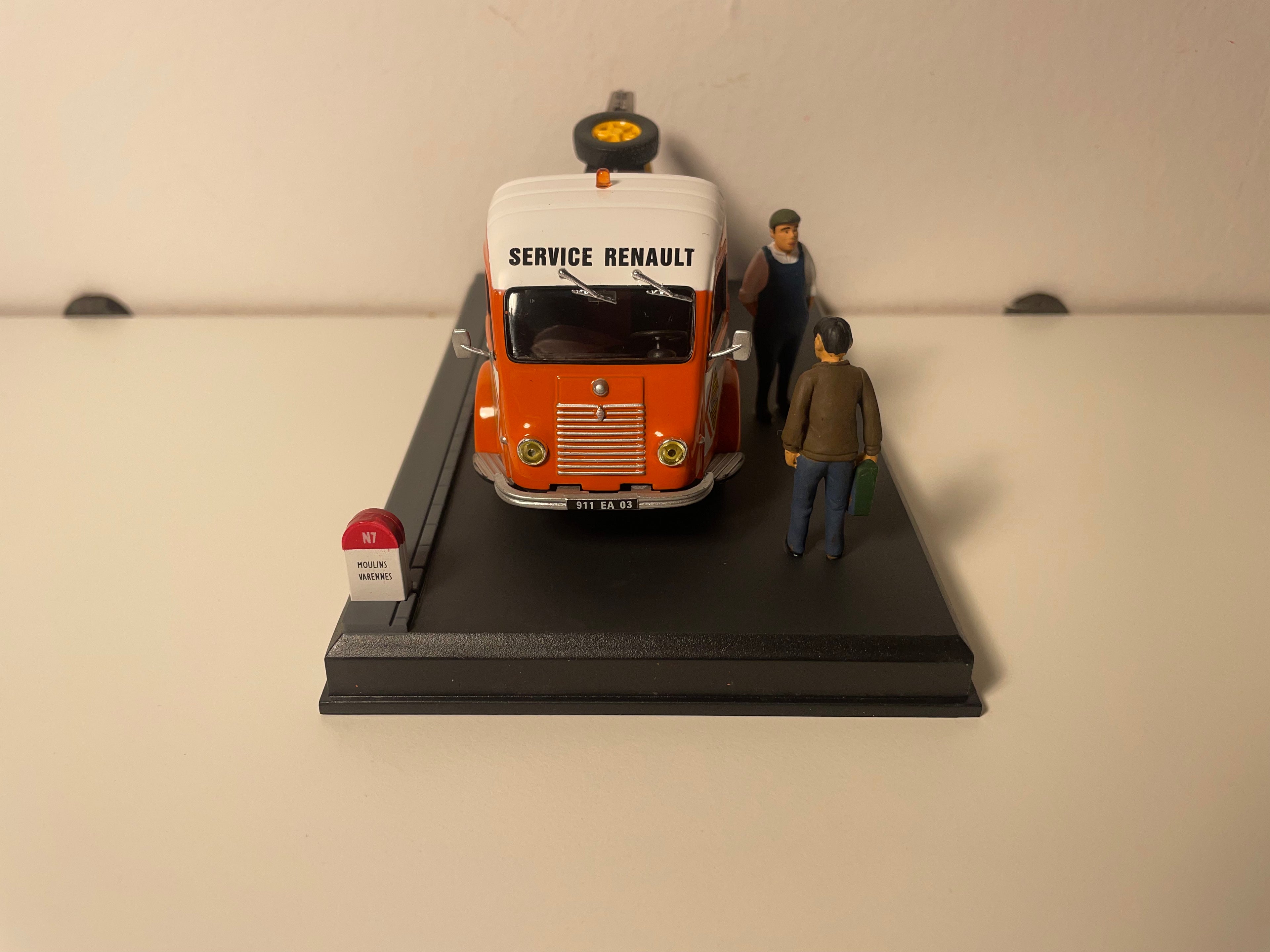 Renault Galion orange Pannendienst - La Nationale 7 - d'blou Strooss