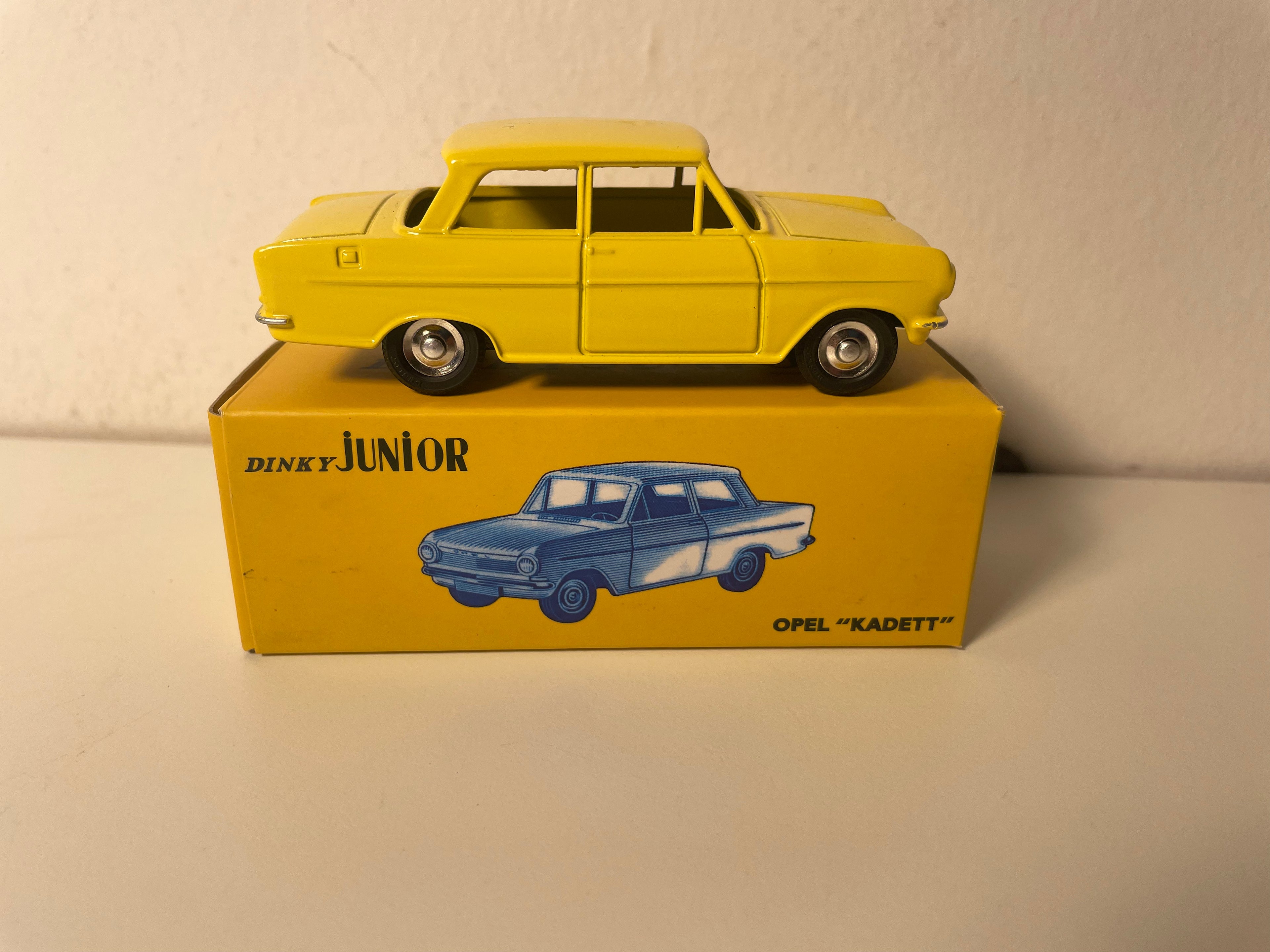 Opel Kadett Amarelo Dinky-Toys (edições Atlas) - N°106