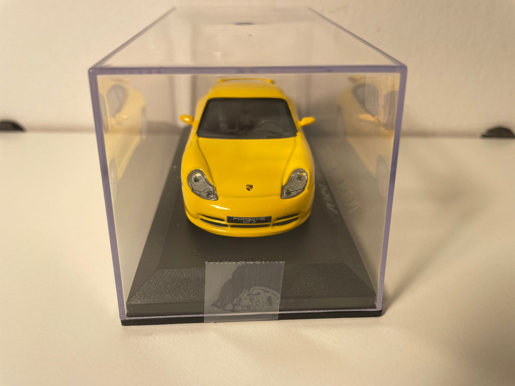 2001 giele Porsche 911GT3