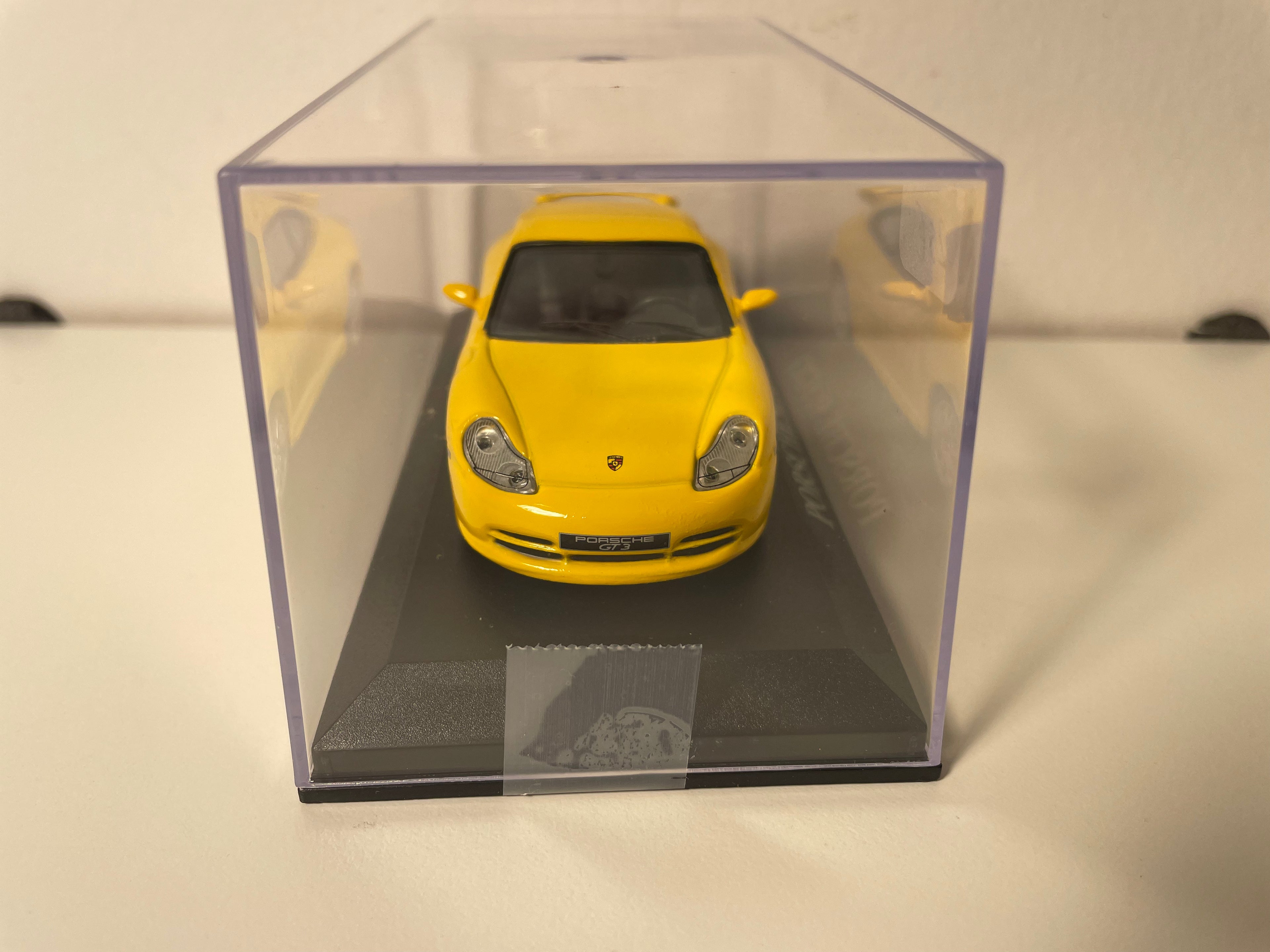2001 giele Porsche 911GT3
