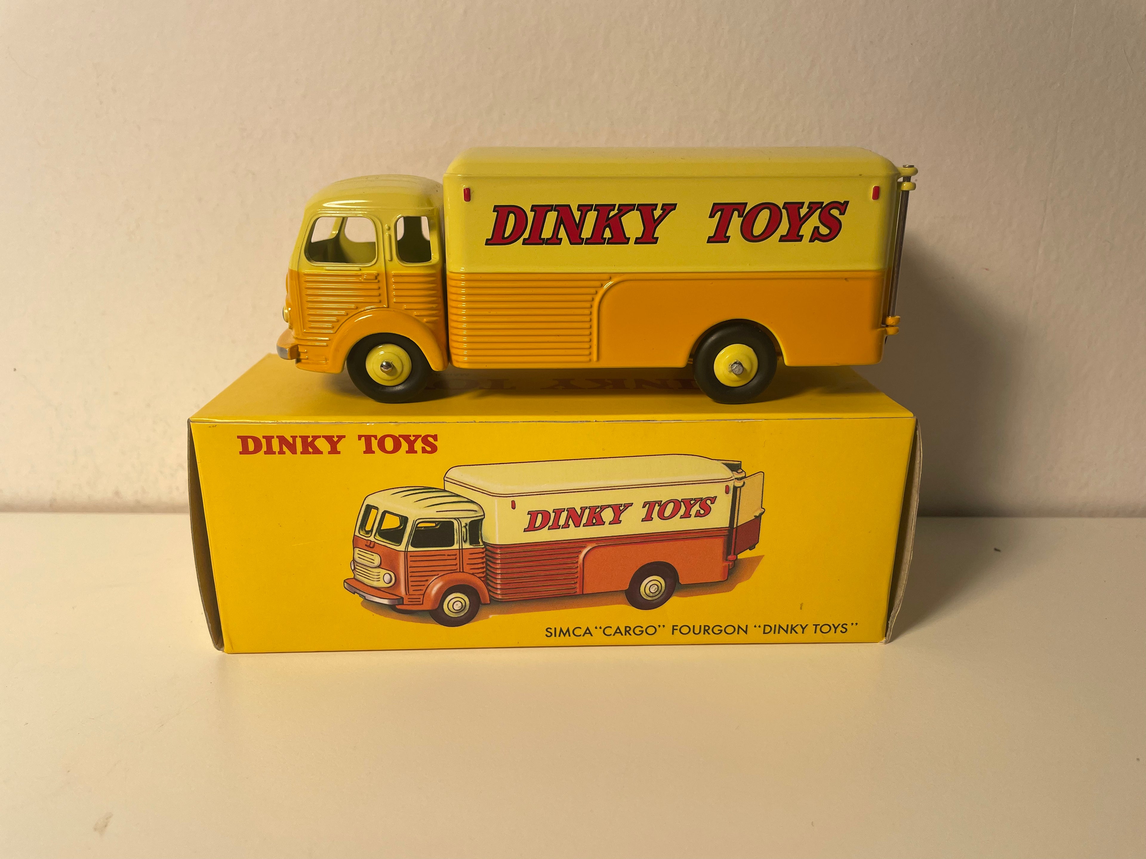 Camião de carga Simca Carrinha Dinky-Toys (Edições Atlas)