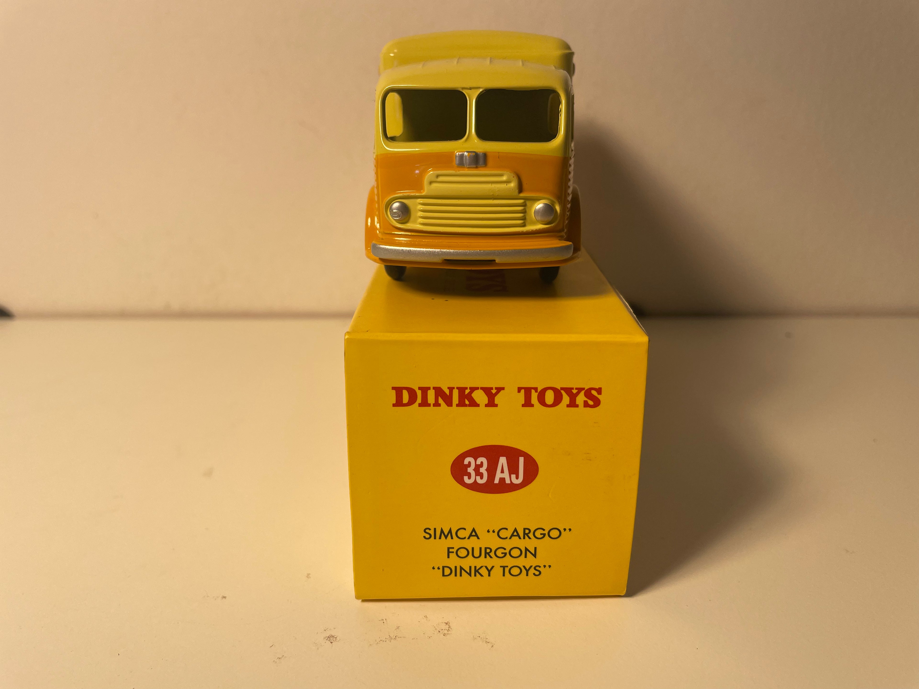 Camião de carga Simca Carrinha Dinky-Toys (Edições Atlas)