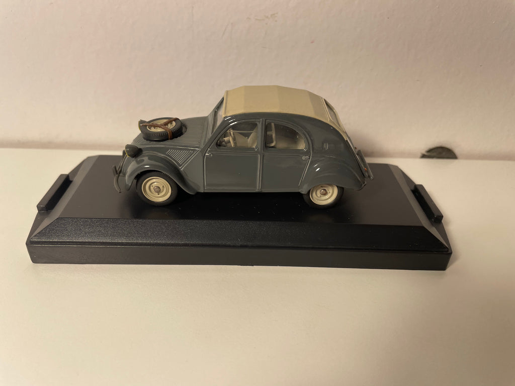 Citroën 2 CV Sahara 4x4 szara z 1958 roku - Vitesse numer referencyjny 037 A