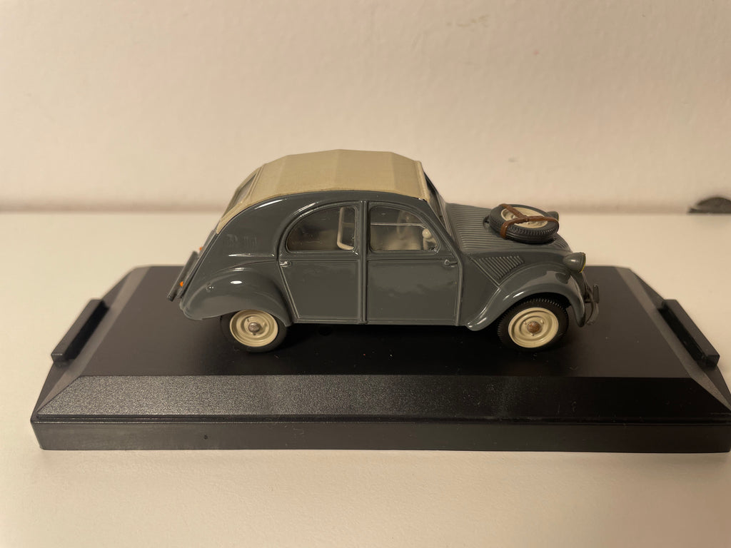 Citroën 2 CV Sahara 4x4 szara z 1958 roku - Vitesse numer referencyjny 037 A