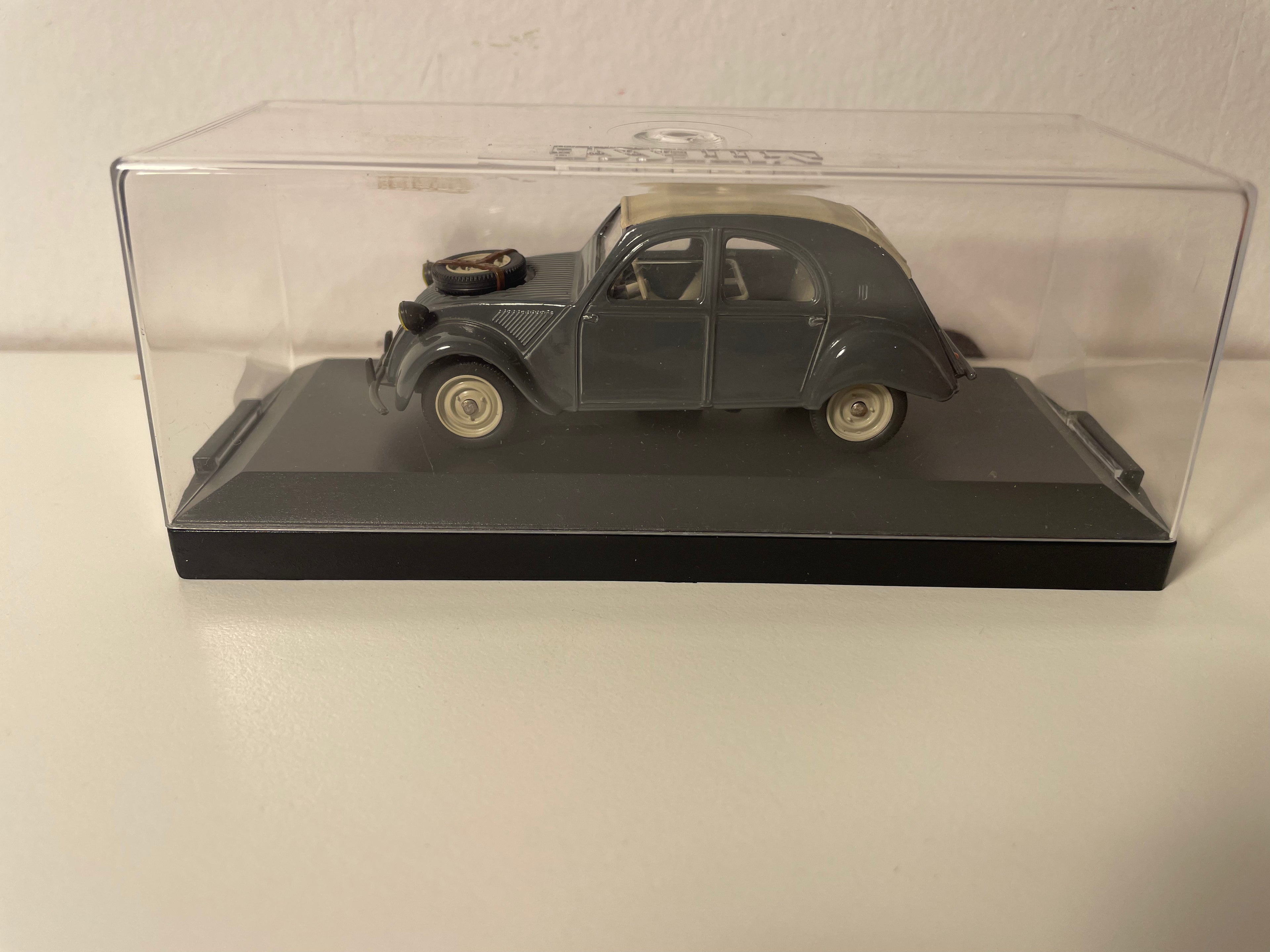 Citroën 2 CV Sahara 4x4 szara z 1958 roku - Vitesse numer referencyjny 037 A