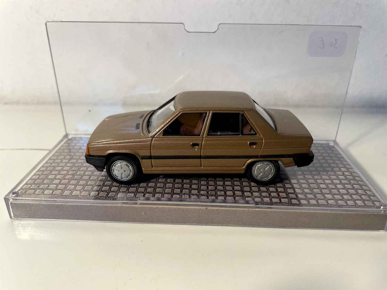 Renault 9 GTS marrone - NOREV