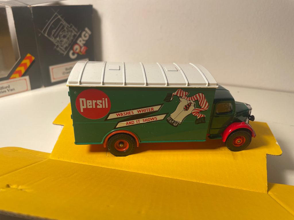 Camionete Bedford O Series Verde com Teto Branco e Publicidade da Lavagem PERSIL - CORGI referência 822/1