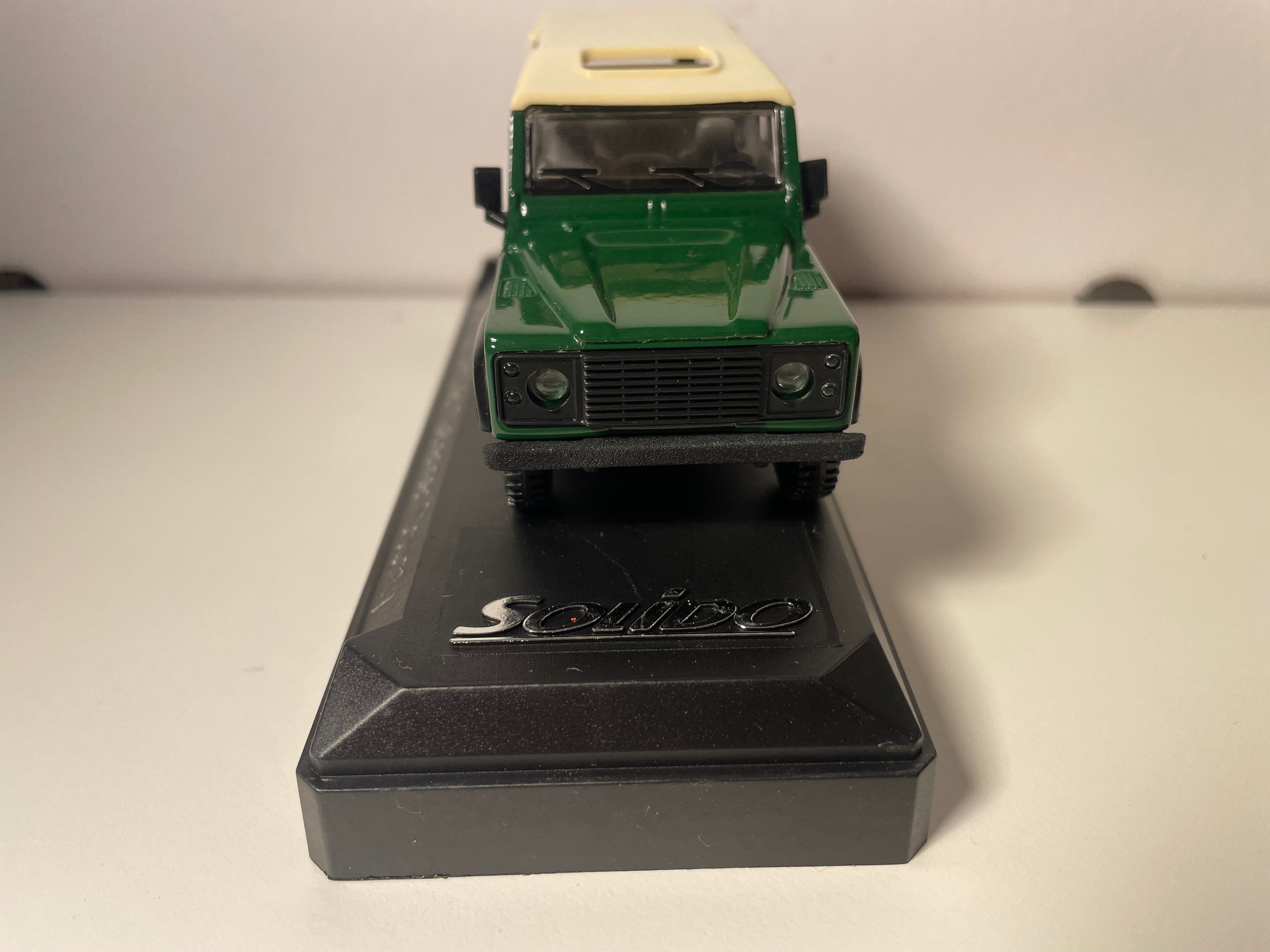 Land Rover Defender County gréng - Solido Referenz 1543
