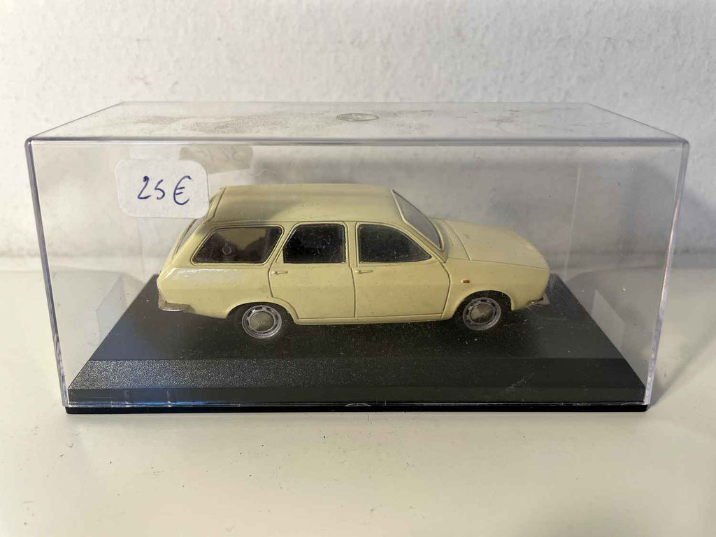 Renault 12 break beige de 1973 - Collection ELYSEE