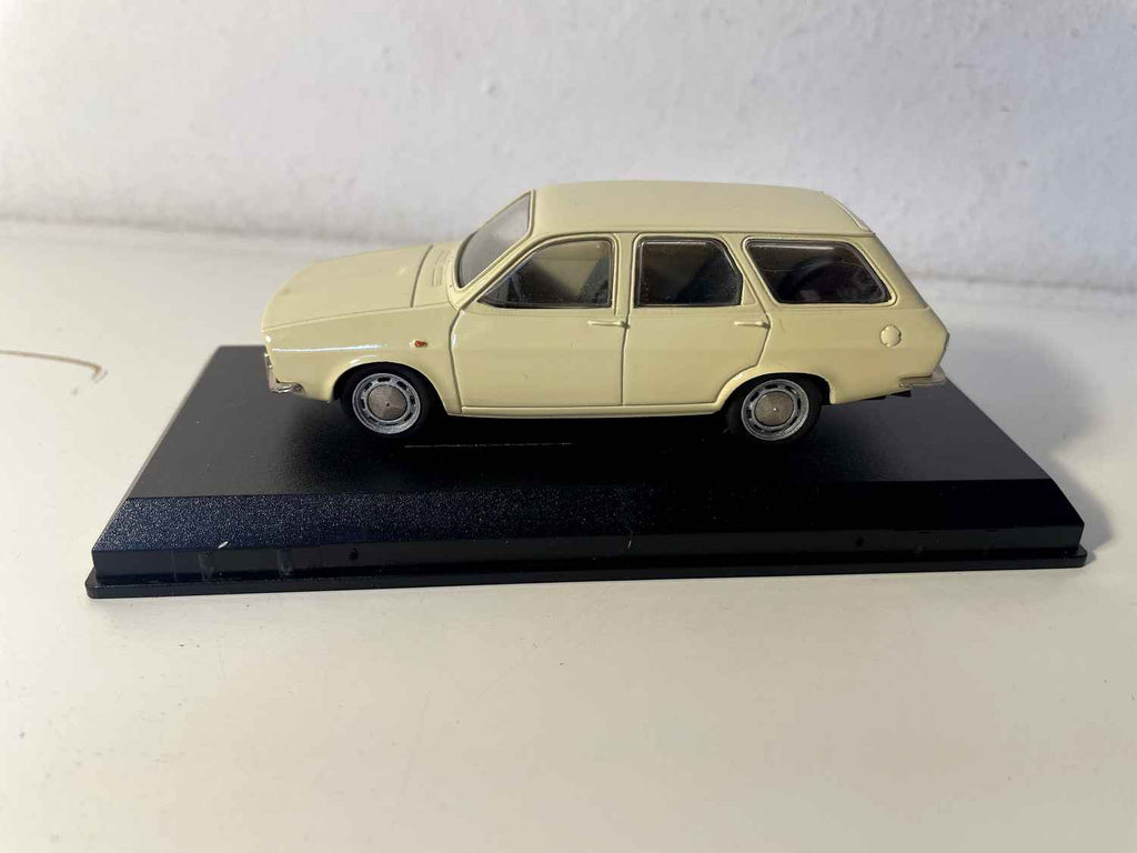 Renault 12 break beige de 1973 - Collection ELYSEE