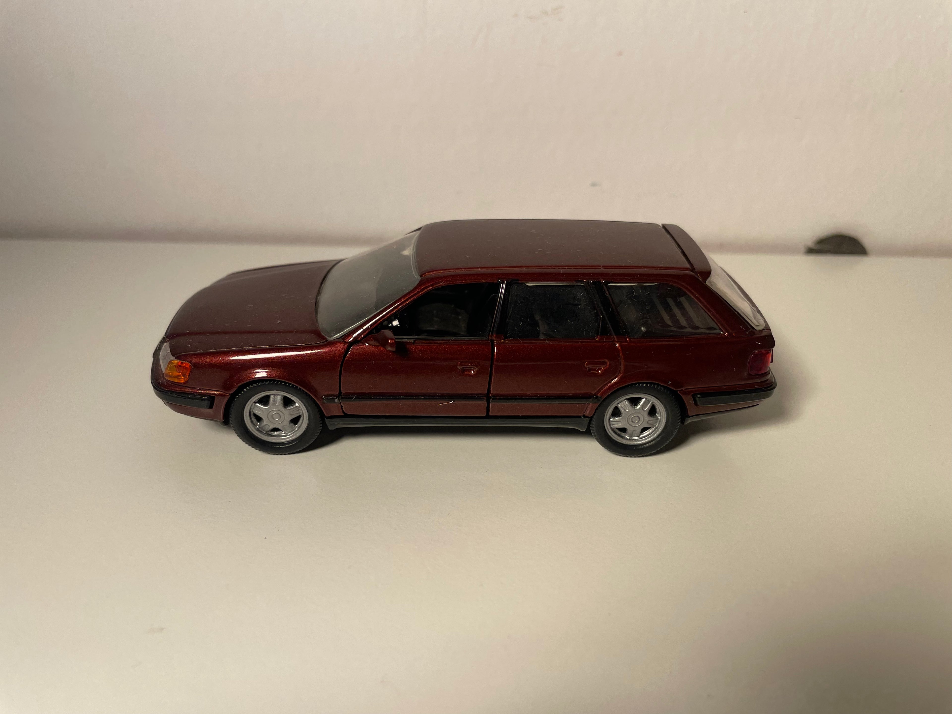 Audi 100 avant marron