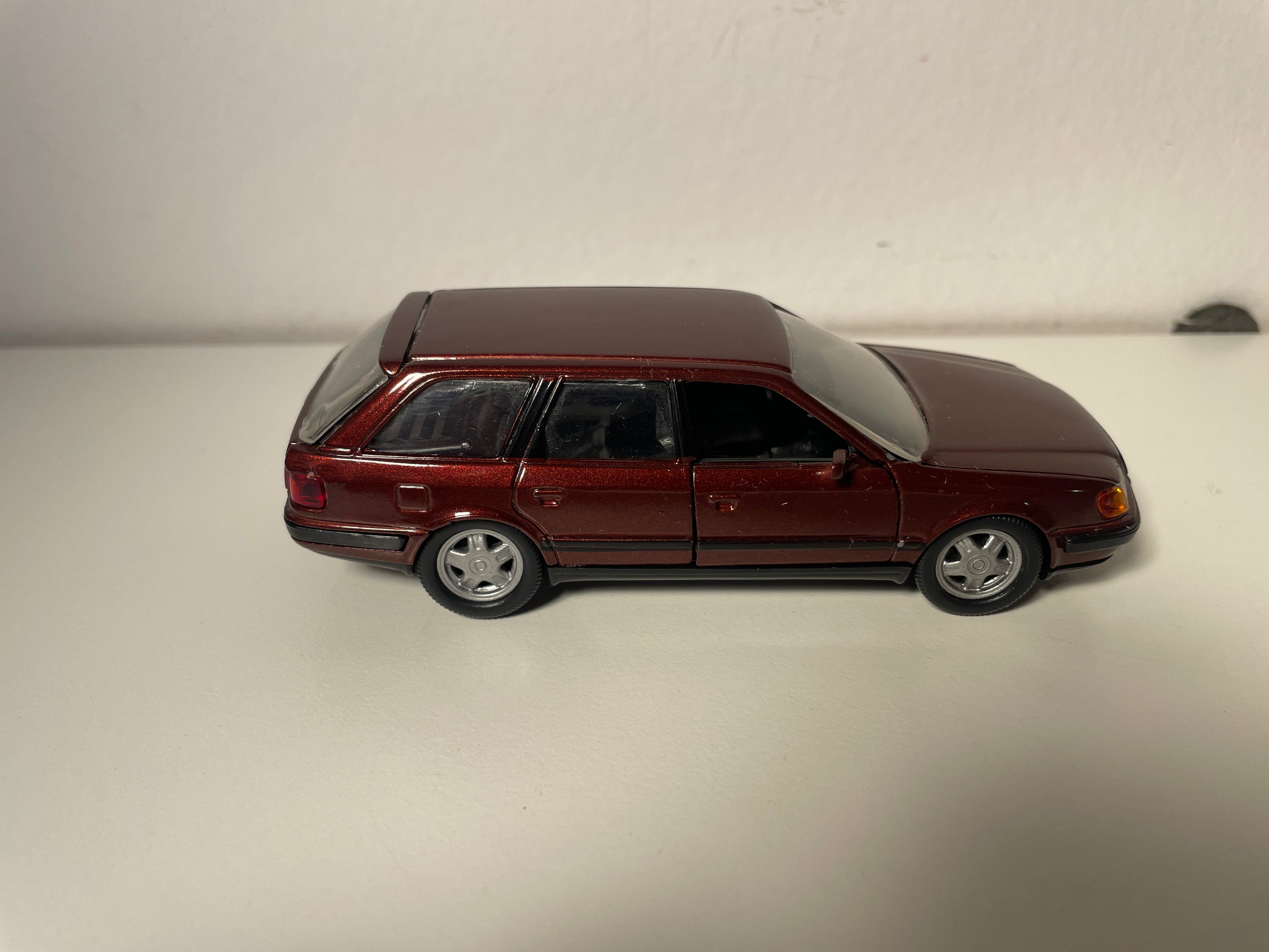 Audi 100 avant marron