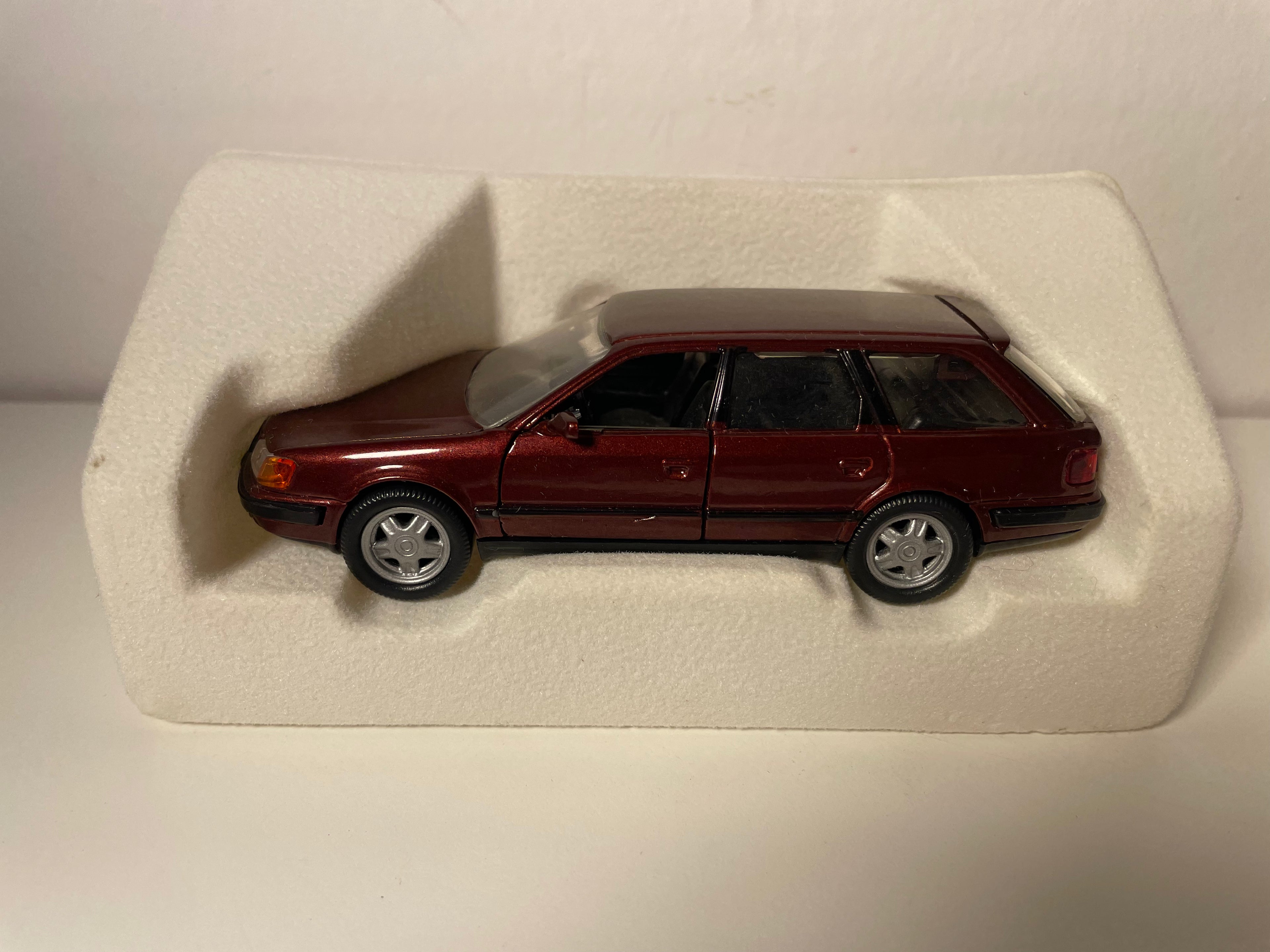 Audi 100 avant marron