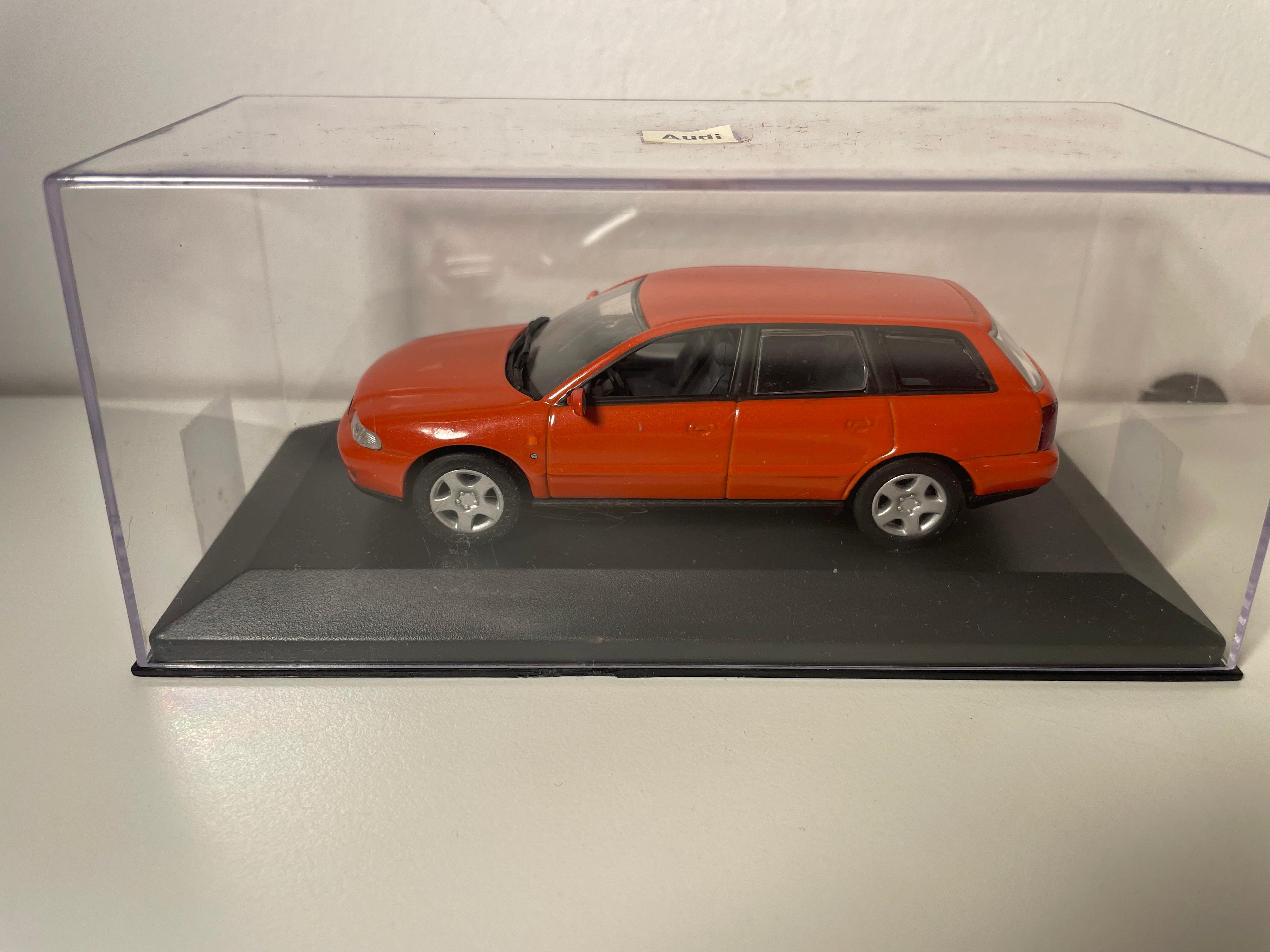 Audi A4 Avant pomarańczowy/brązowy - MINICHAMPS