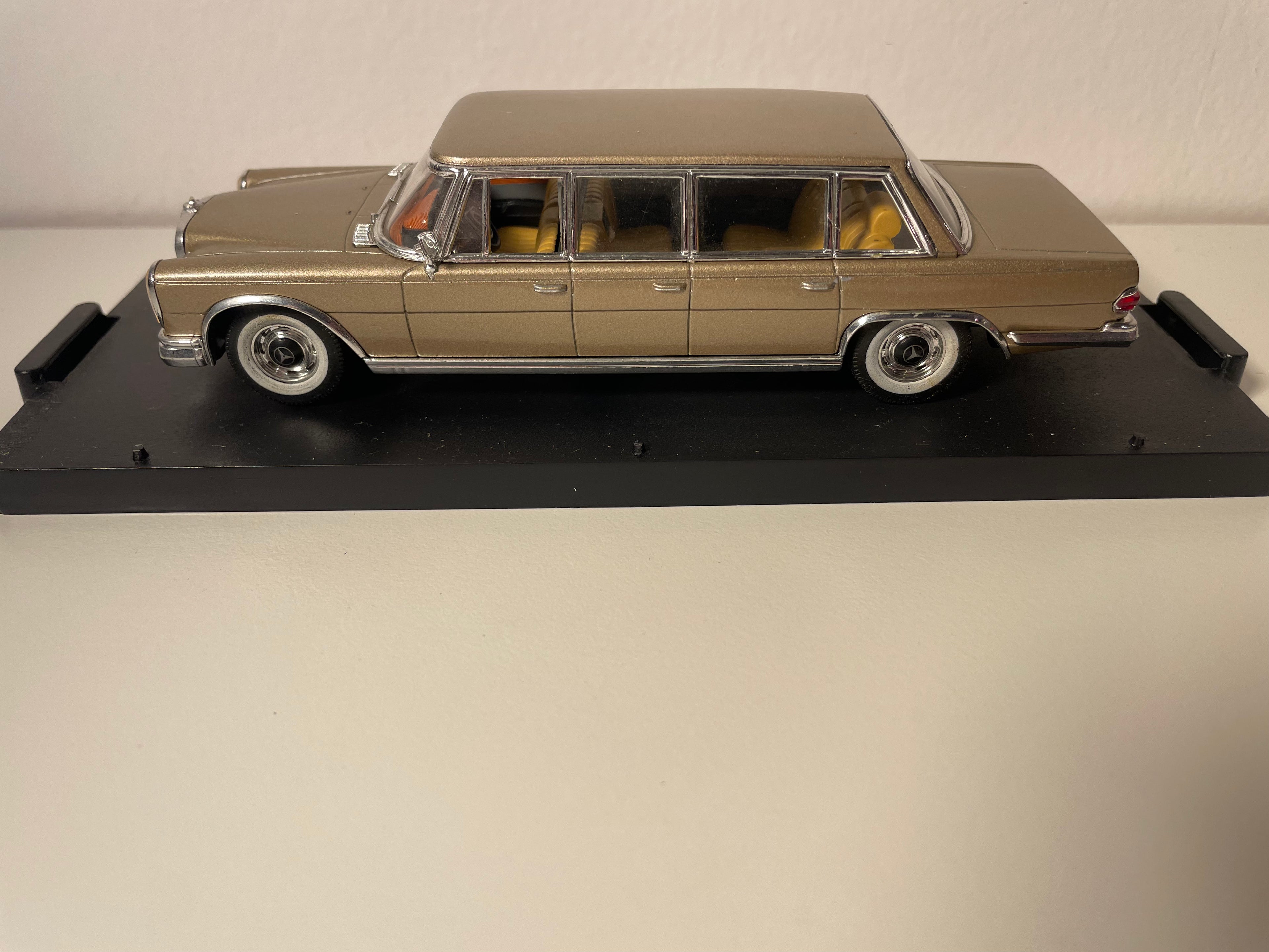Mercedes 600 Pullman brong vun 1965 - Vitesse Referenz 033
