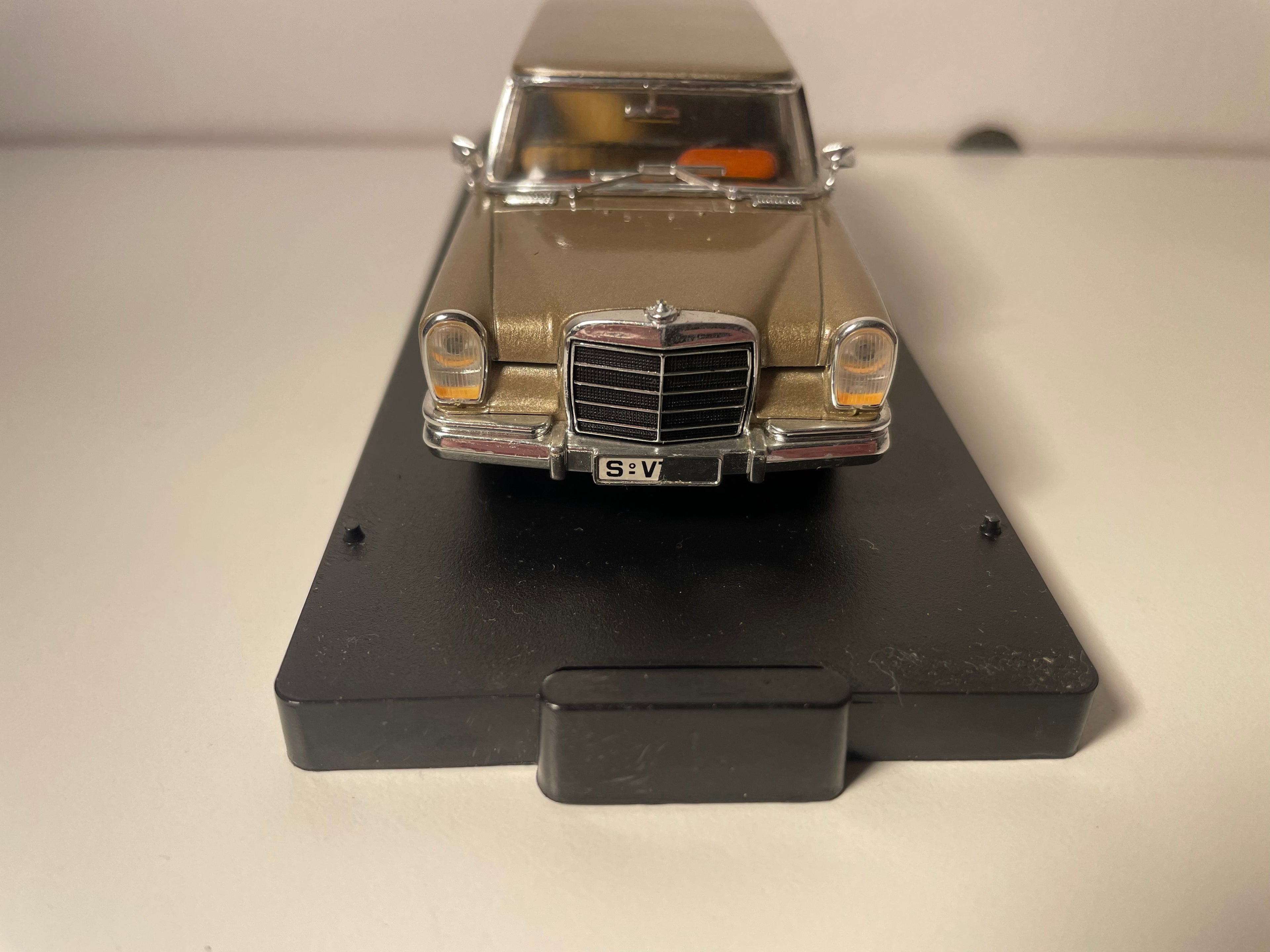 Mercedes 600 Pullman brong vun 1965 - Vitesse Referenz 033