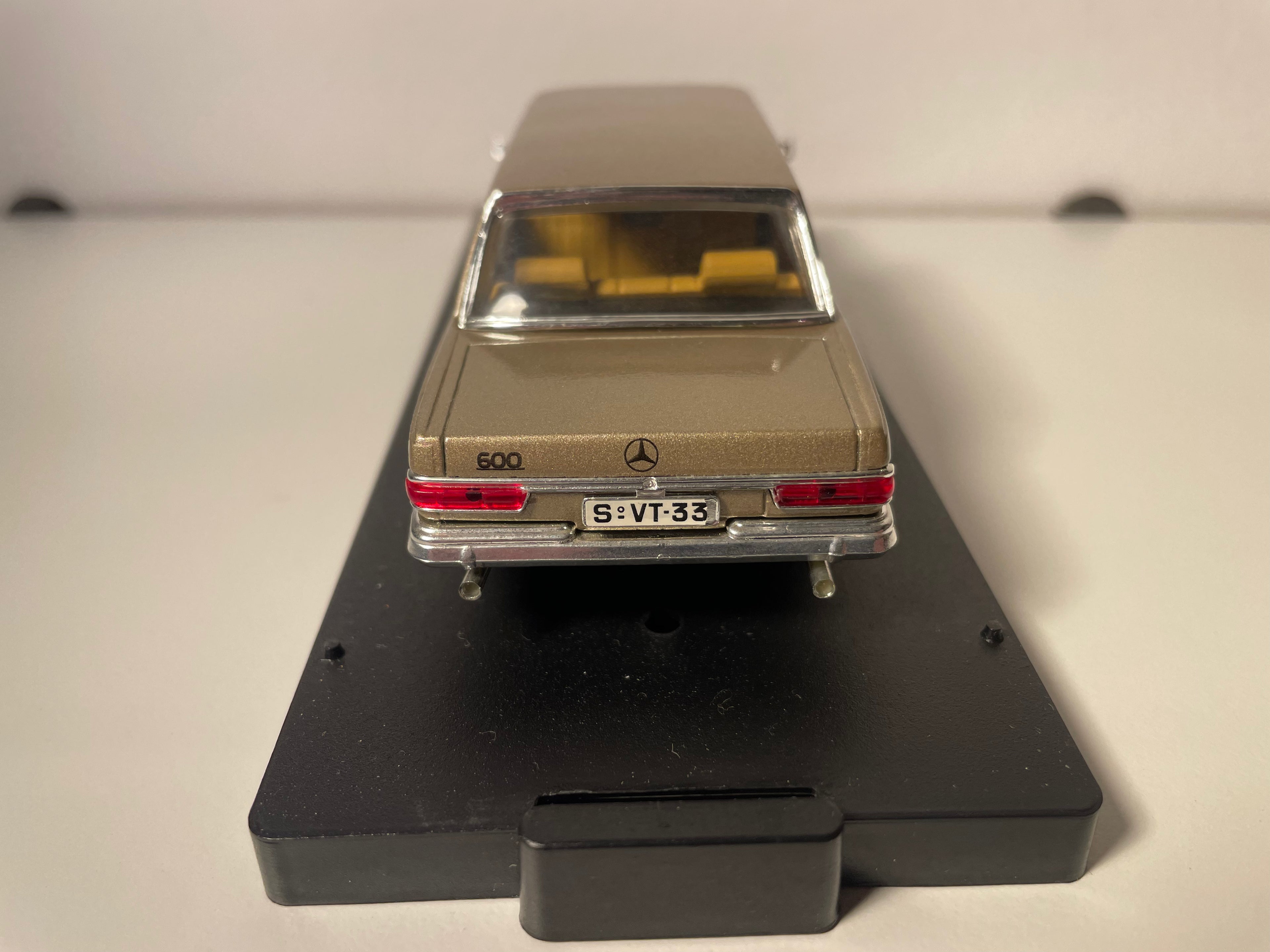 Mercedes 600 Pullman brong vun 1965 - Vitesse Referenz 033