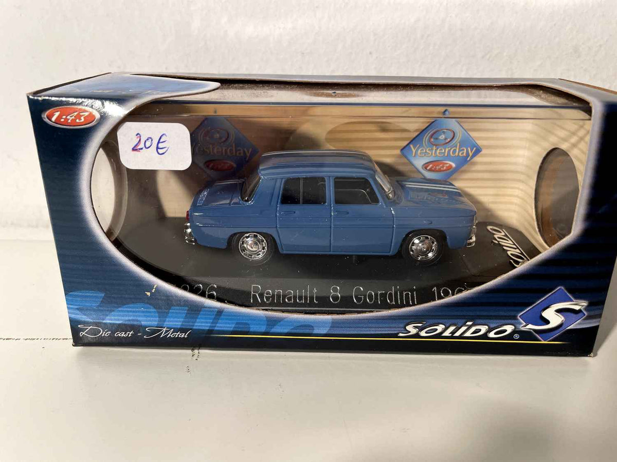 Renault 8 Gordini niebieska z 1967 roku (Solido referencja N°1826) Z pudełkiem w ciemnoniebieskim kartonie