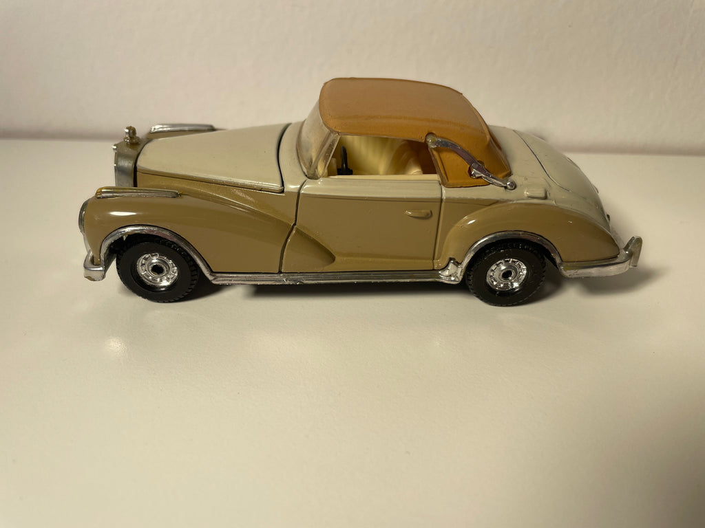 Mercedes 300SL brązowy i beżowy z 1954 roku - Corgi Classics referencia 811