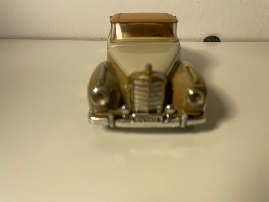 Mercedes 300SL brązowy i beżowy z 1954 roku - Corgi Classics referencia 811