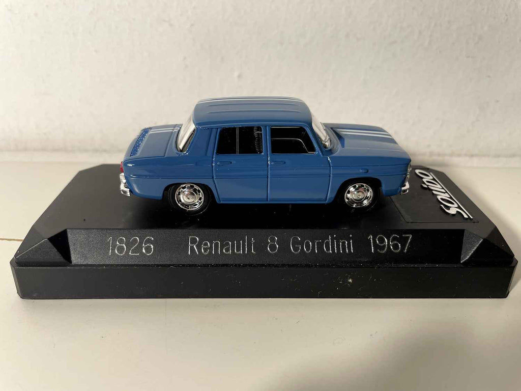 Renault 8 Gordini niebieska z 1967 roku (Solido referencja N°1826) Z pudełkiem w ciemnoniebieskim kartonie