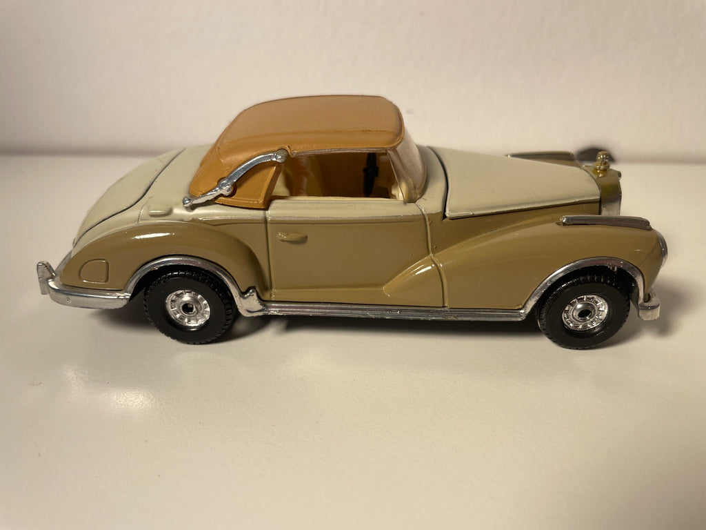 Mercedes 300SL brązowy i beżowy z 1954 roku - Corgi Classics referencia 811