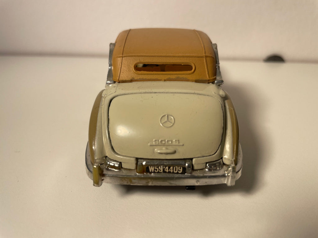 Mercedes 300SL brązowy i beżowy z 1954 roku - Corgi Classics referencia 811