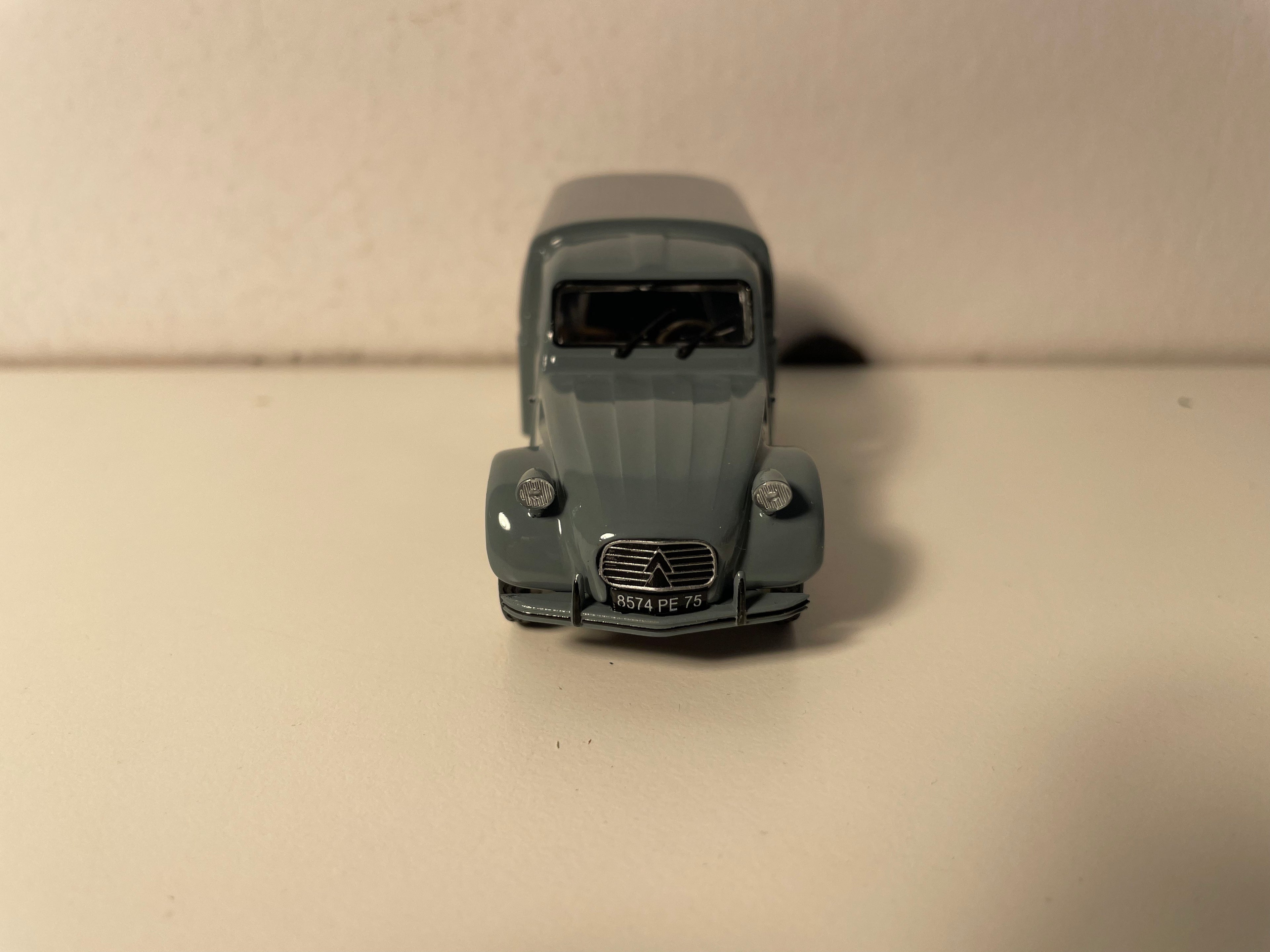 Citroën 2 CV fourgonnette grise bleutée avec 2 vitres à l'arrière (sous blister) - 8574 PE 75