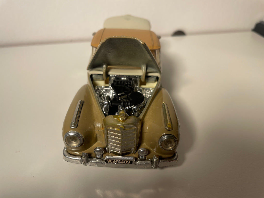 Mercedes 300SL brązowy i beżowy z 1954 roku - Corgi Classics referencia 811