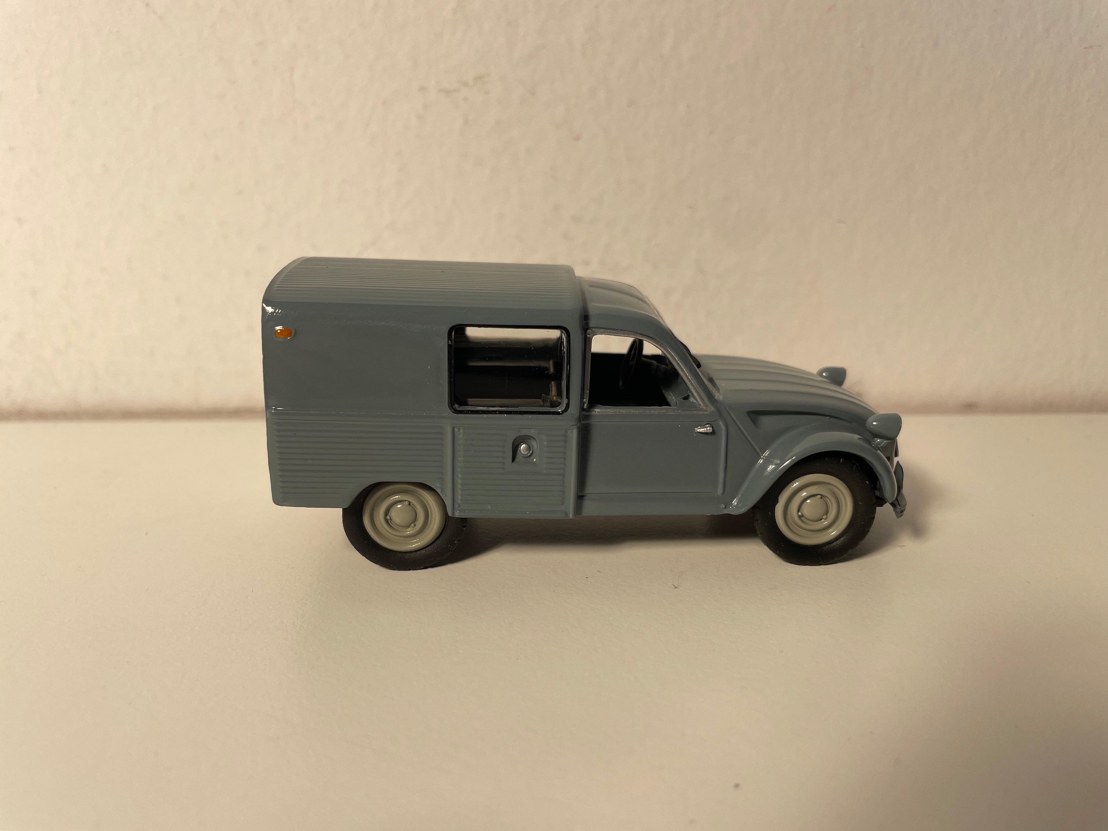 Citroën 2 CV fourgonnette grise bleutée avec 2 vitres à l'arrière (sous blister) - 8574 PE 75