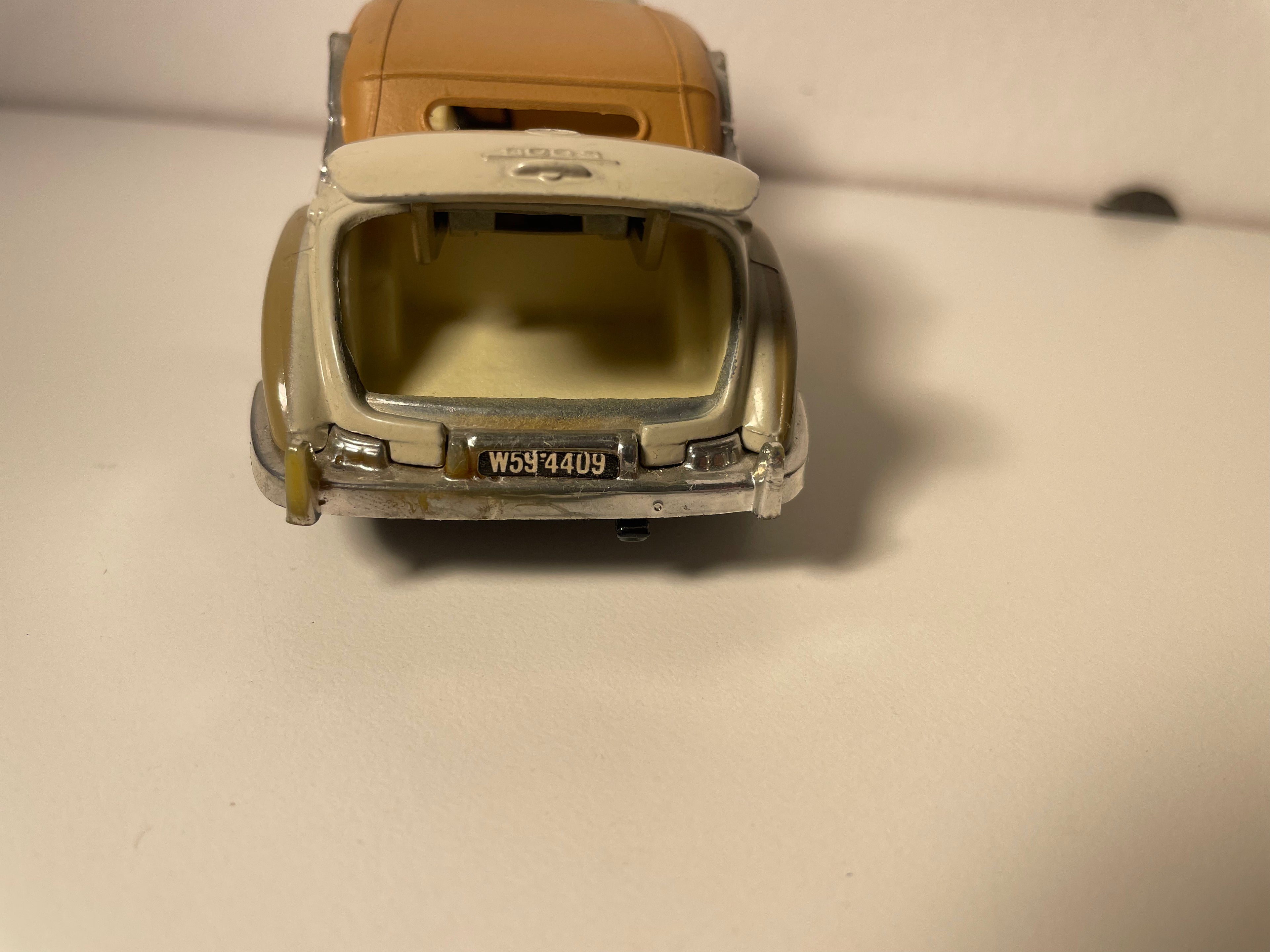 Mercedes 300SL brązowy i beżowy z 1954 roku - Corgi Classics referencia 811