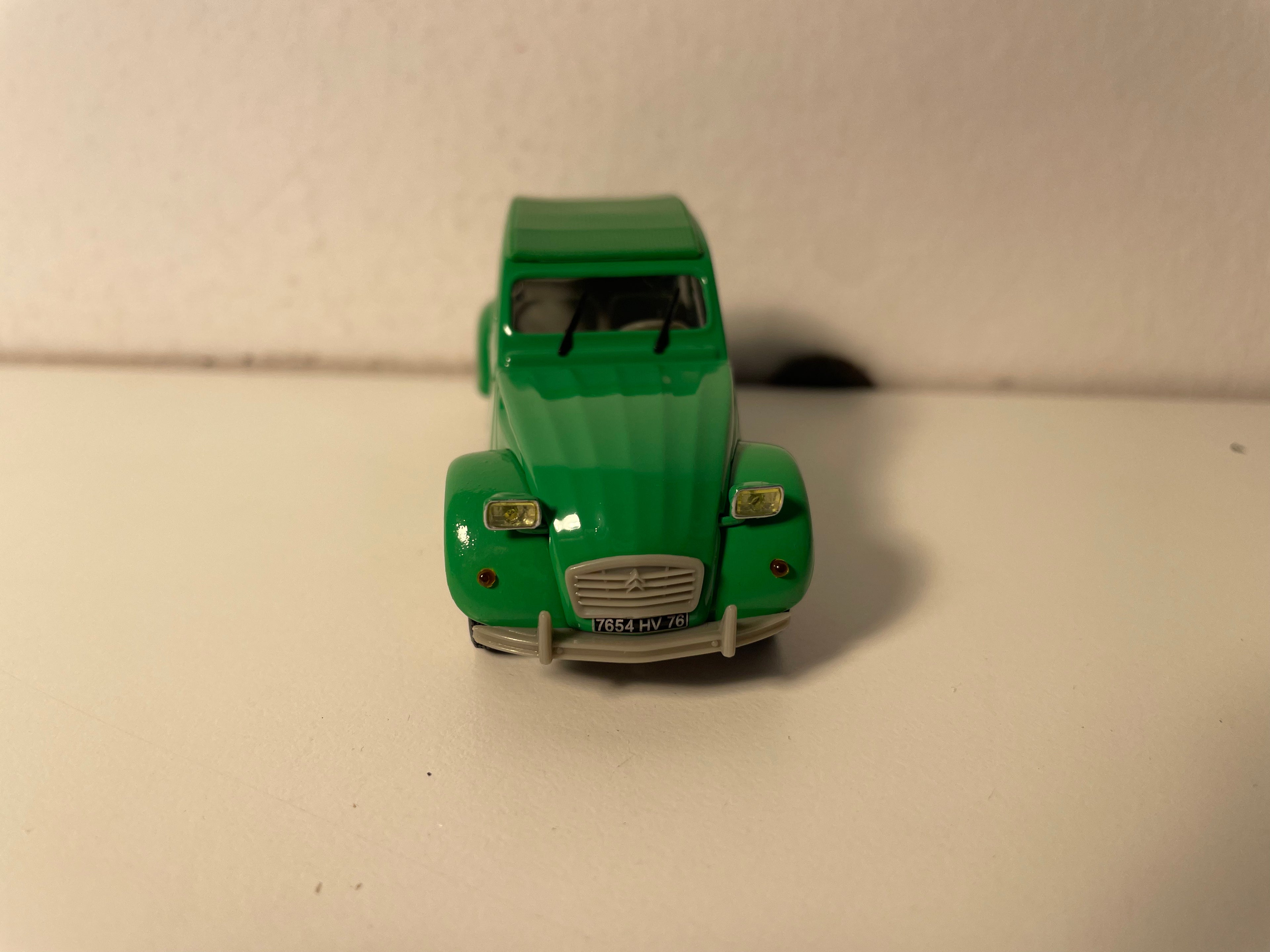 Citroën 2 CV 6 verte et toit vert - Norev (sous blister)