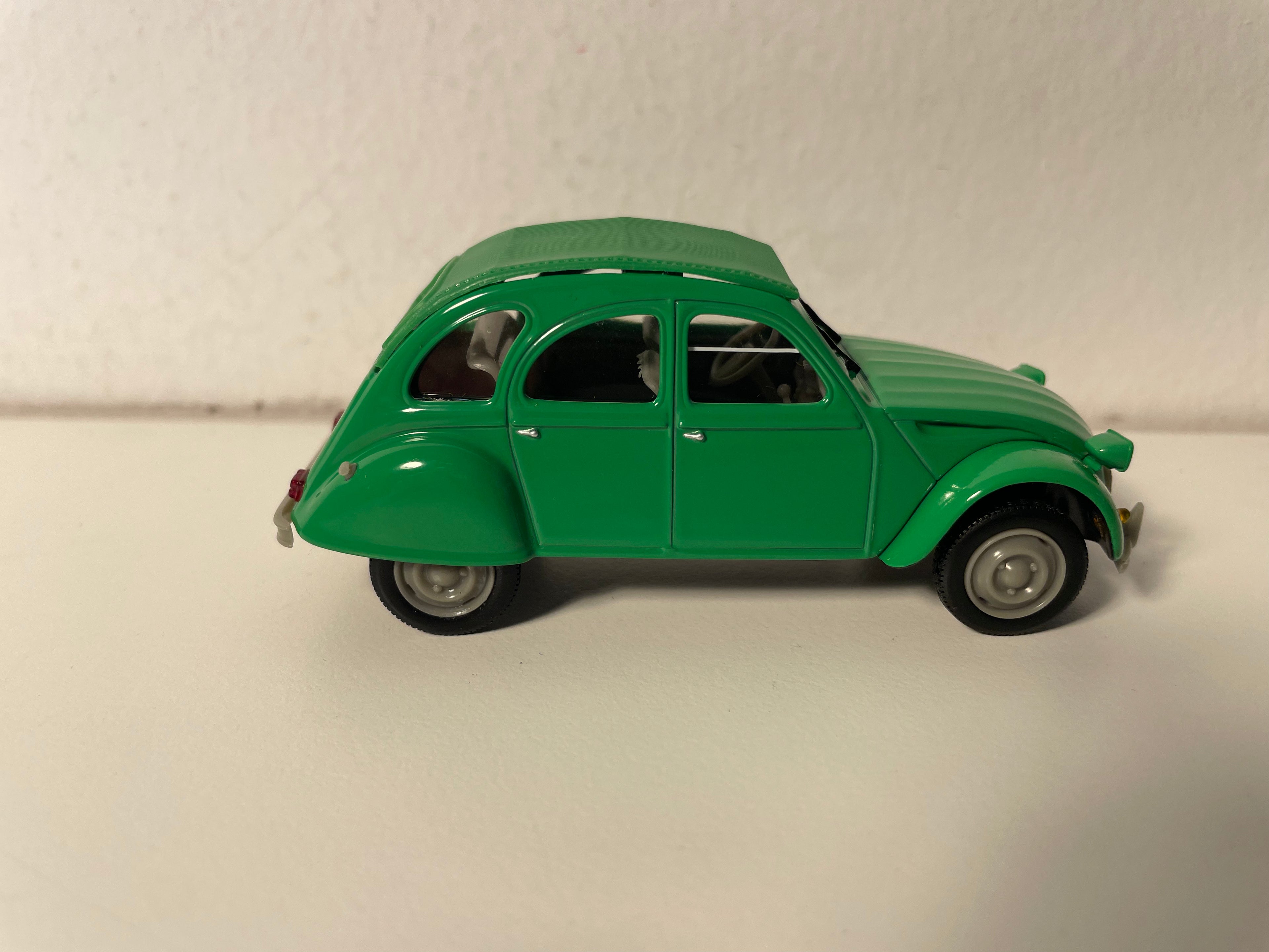 Citroën 2 CV 6 verte et toit vert - Norev (sous blister)